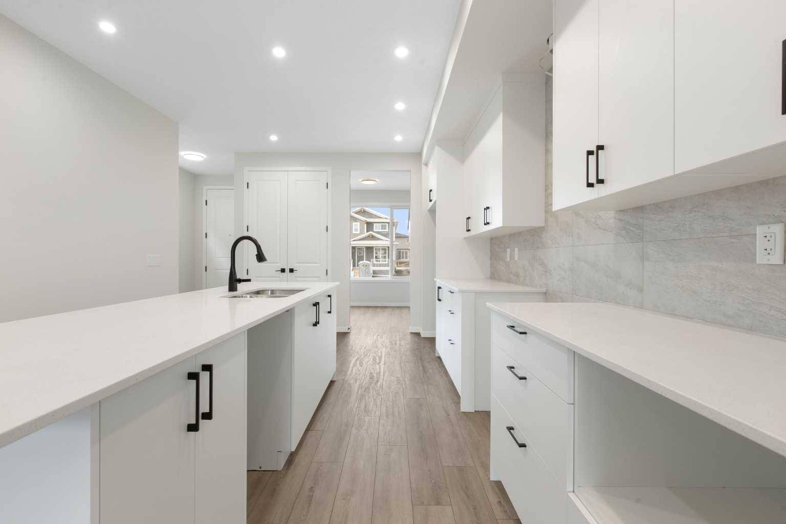Calgary, AB T2X 5X7,135 Creekview GDNS SW