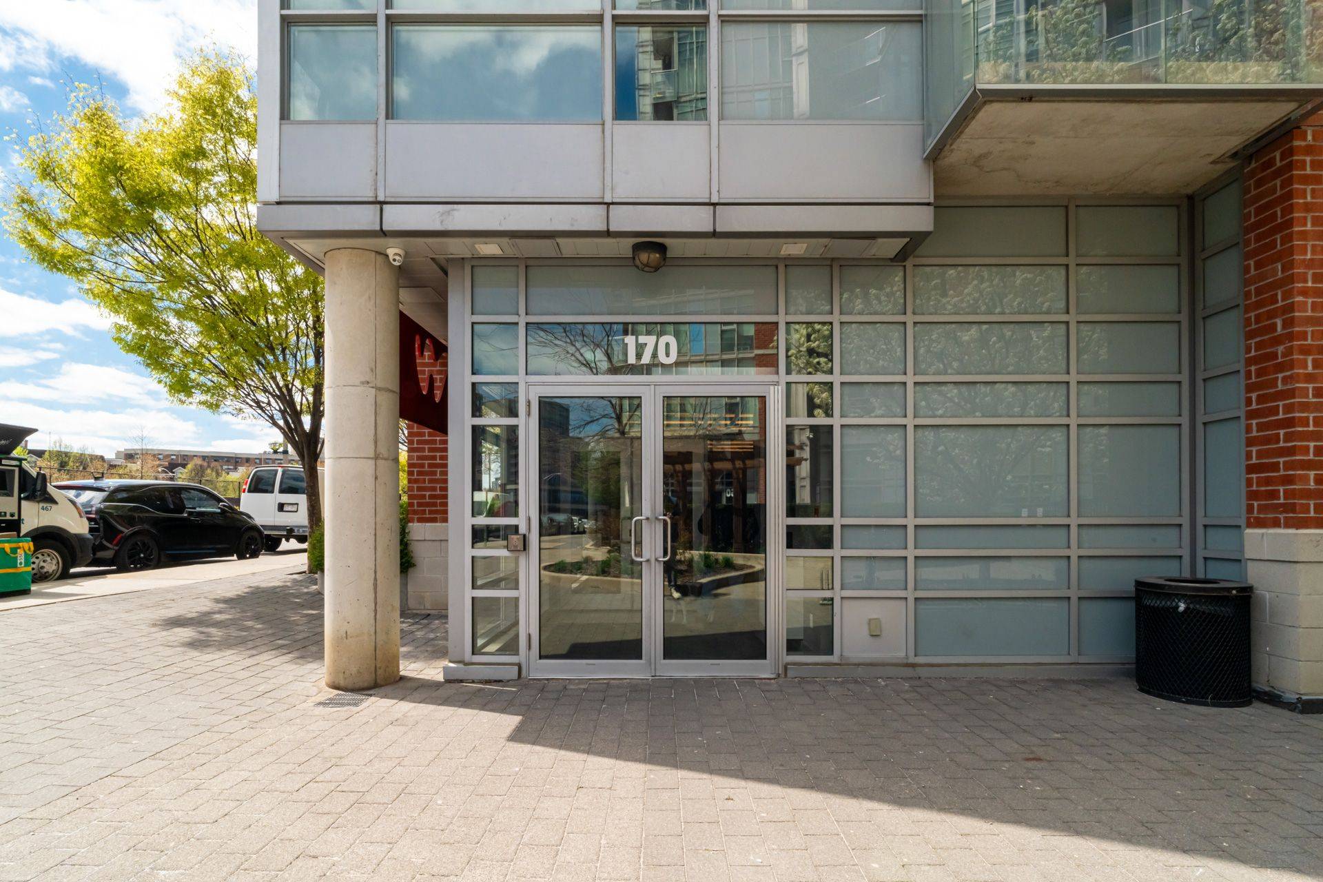 Toronto C01, ON M6J 0A1,170 Sudbury ST #802