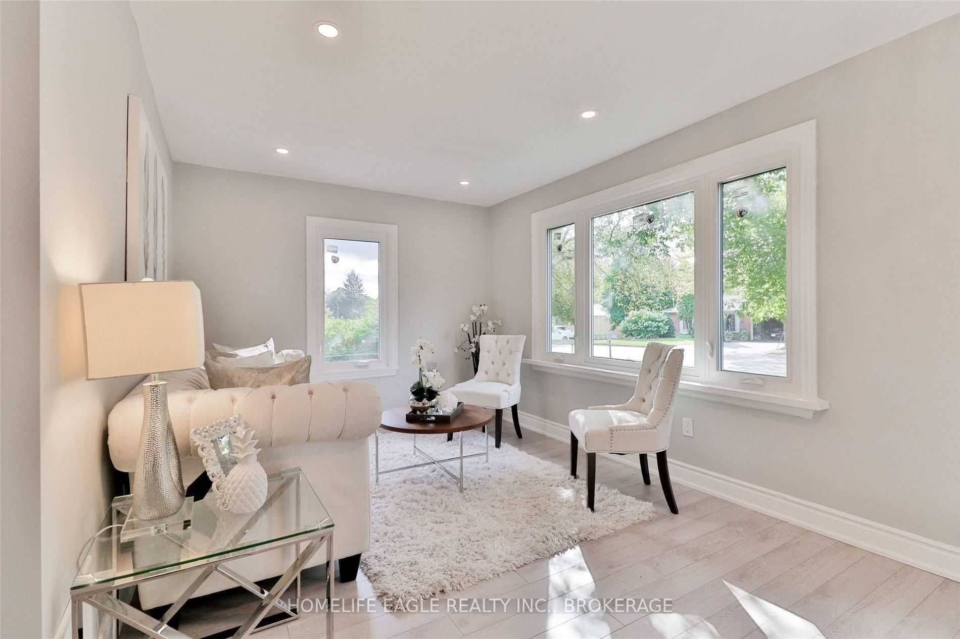 Newmarket, ON L3Y 2S7,287 Penn (Main Floor) AVE