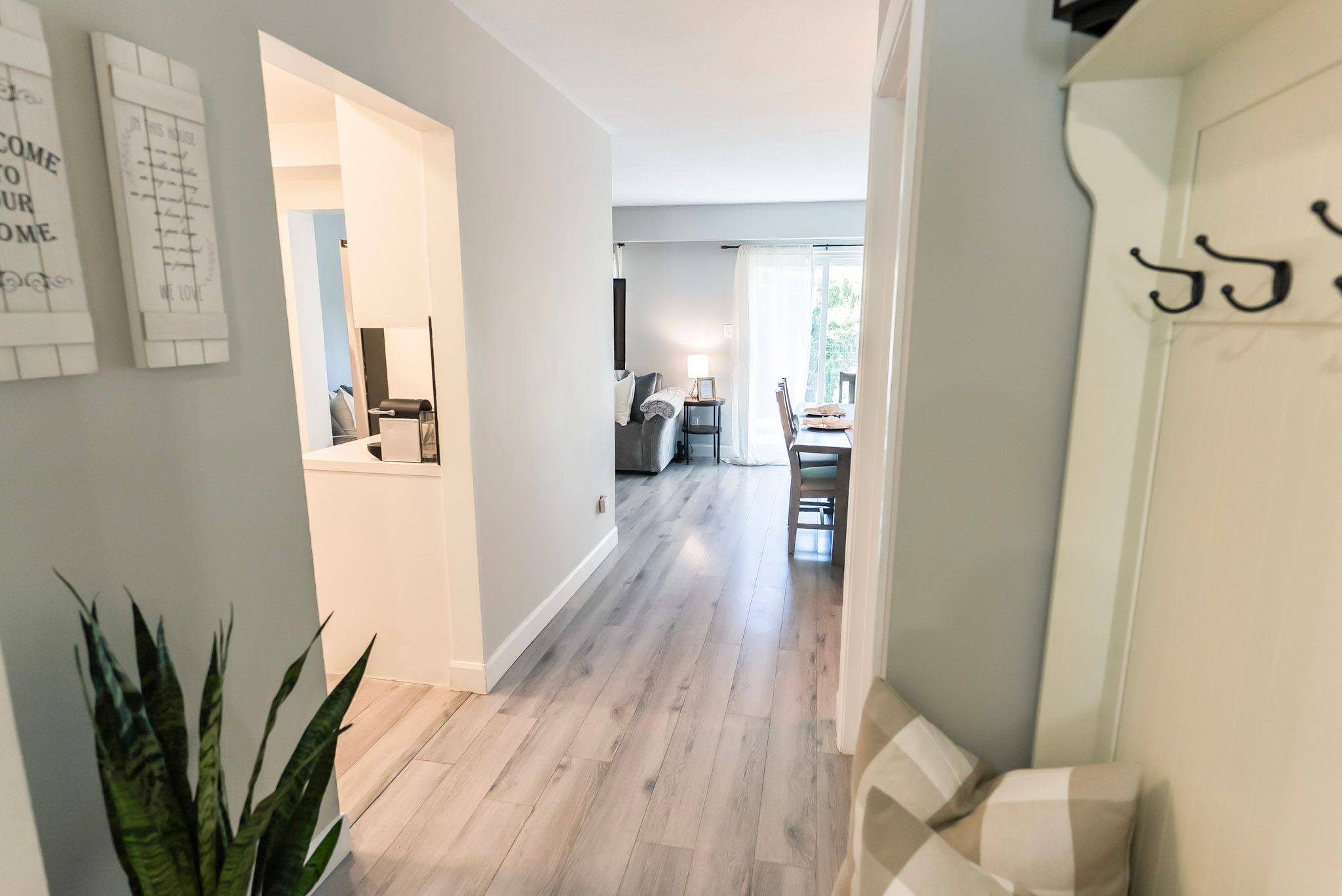 Mississauga, ON L4W 2S8,2120 Rathburn RD #102