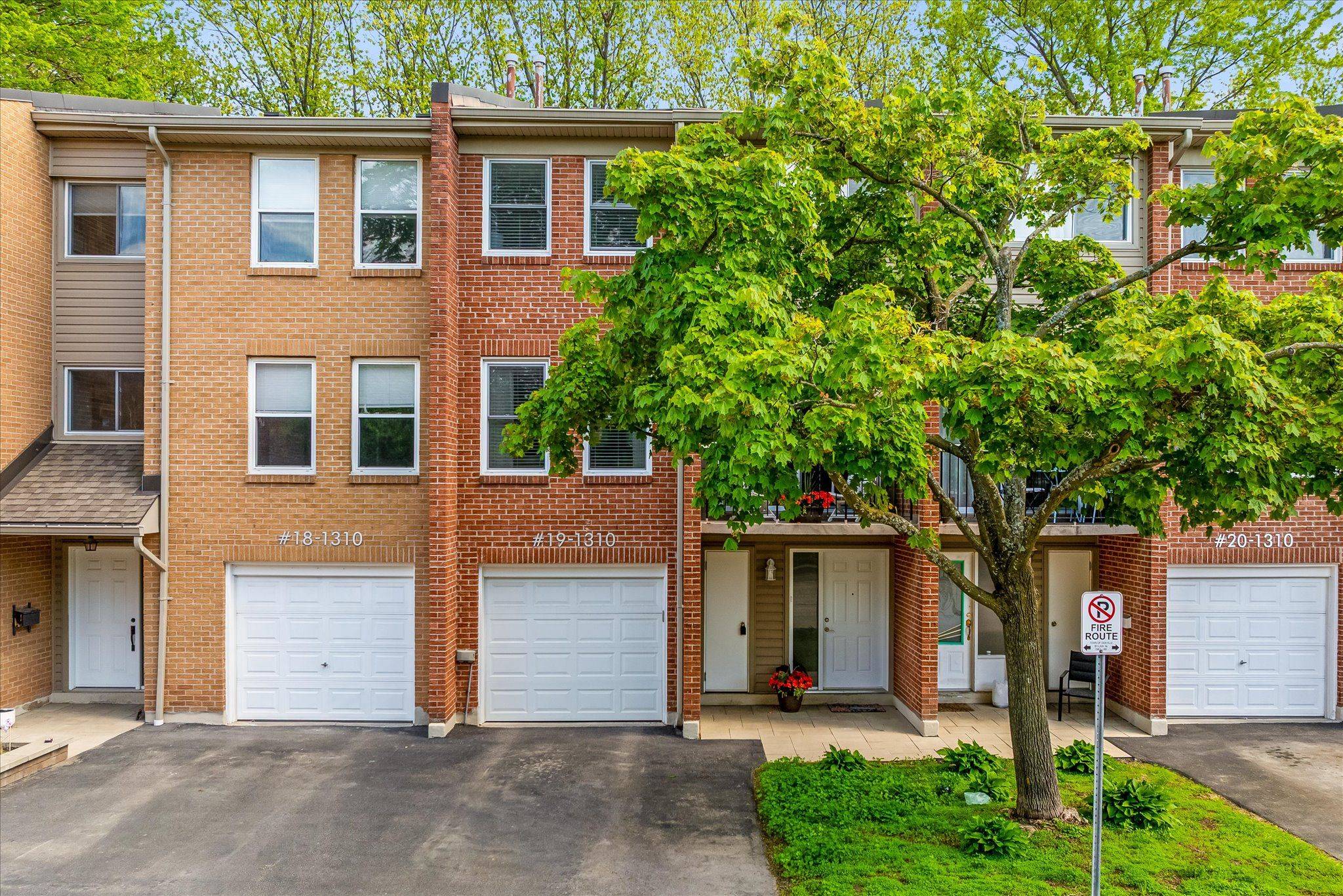 Oakville, ON L6H 2S6,1310 Hampton ST #19