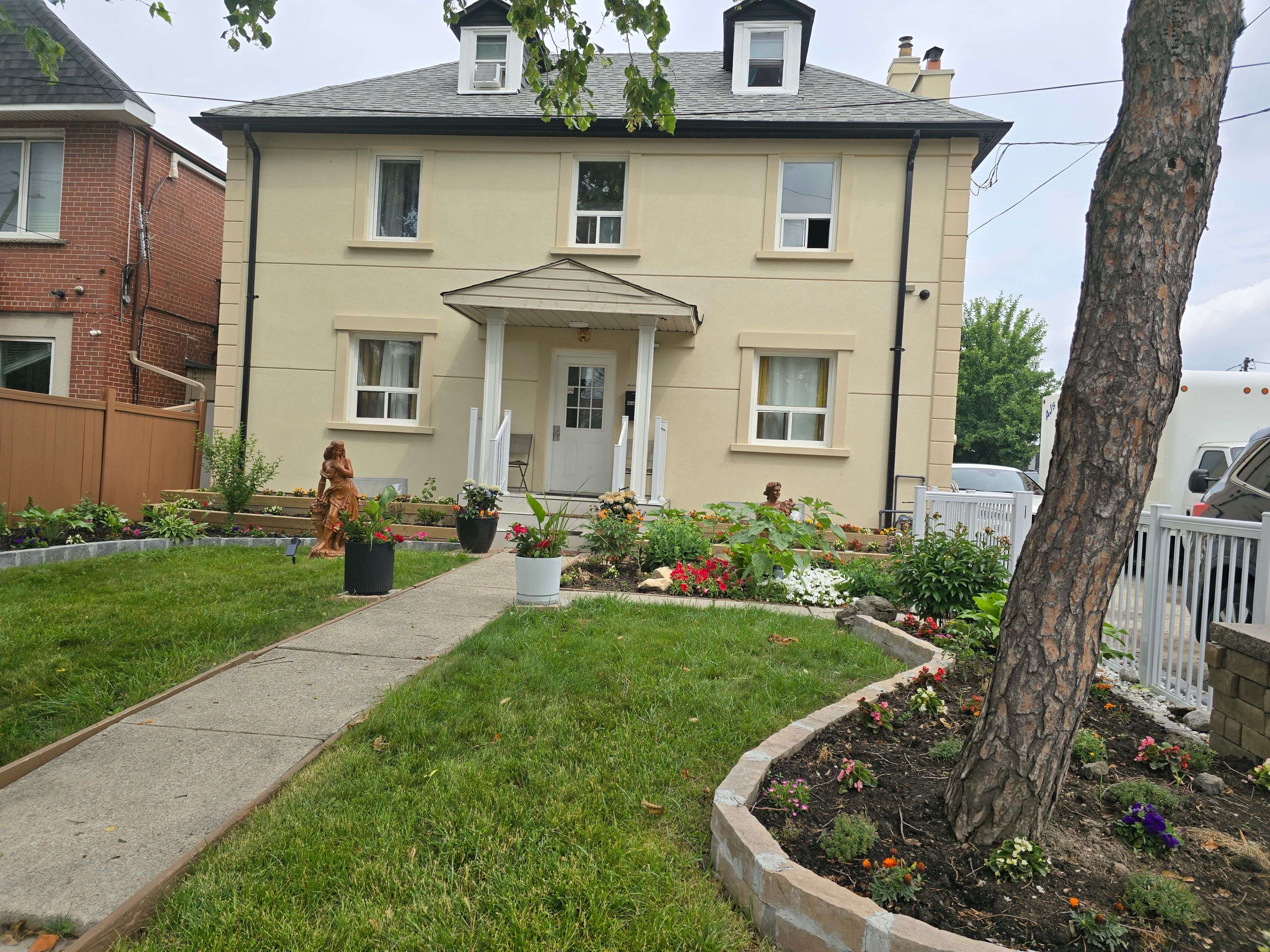 Toronto W04, ON M9N 2P6,234 Pellatt AVE