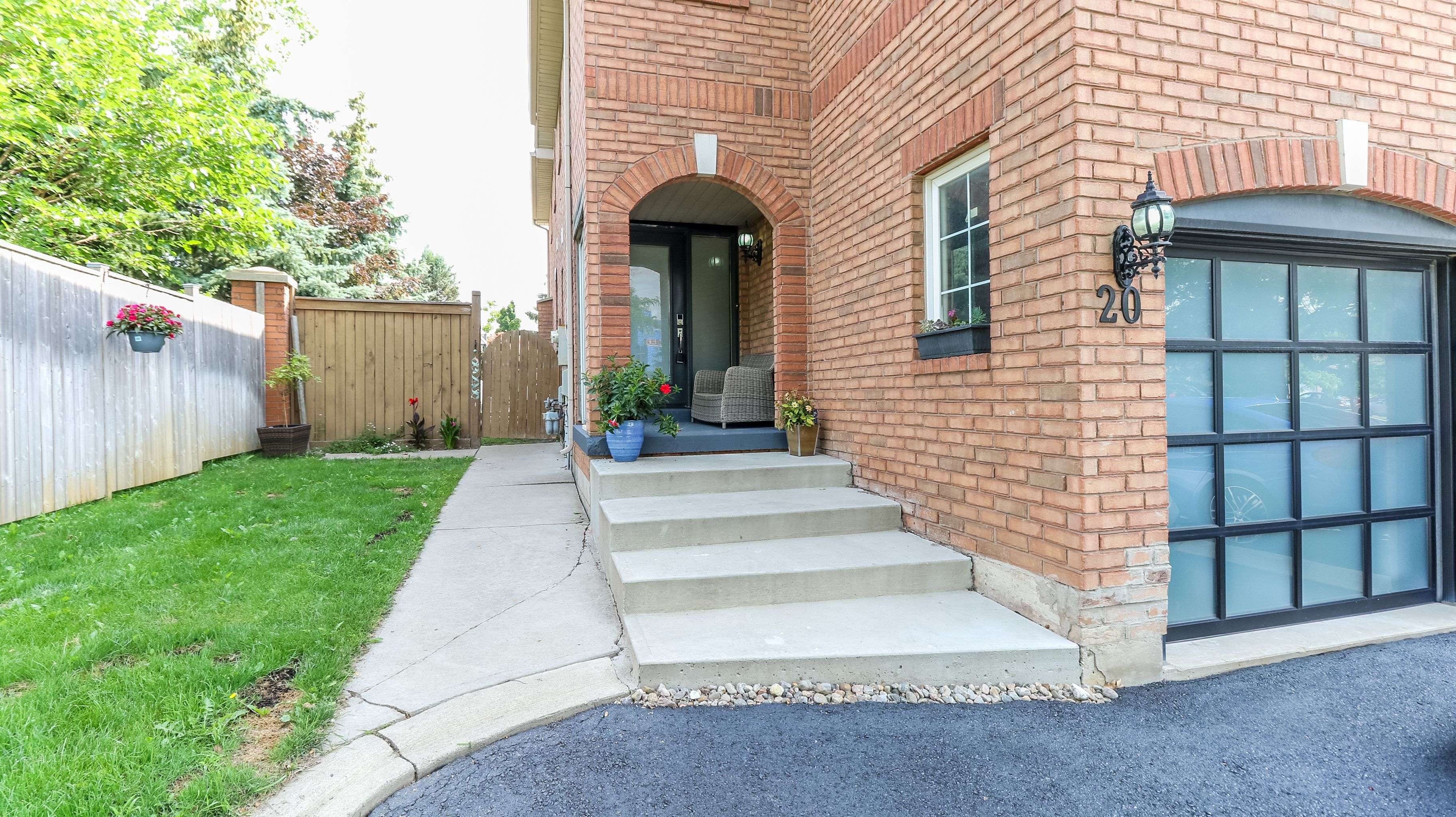 Brampton, ON L6X 4X4,20 Manett CRES