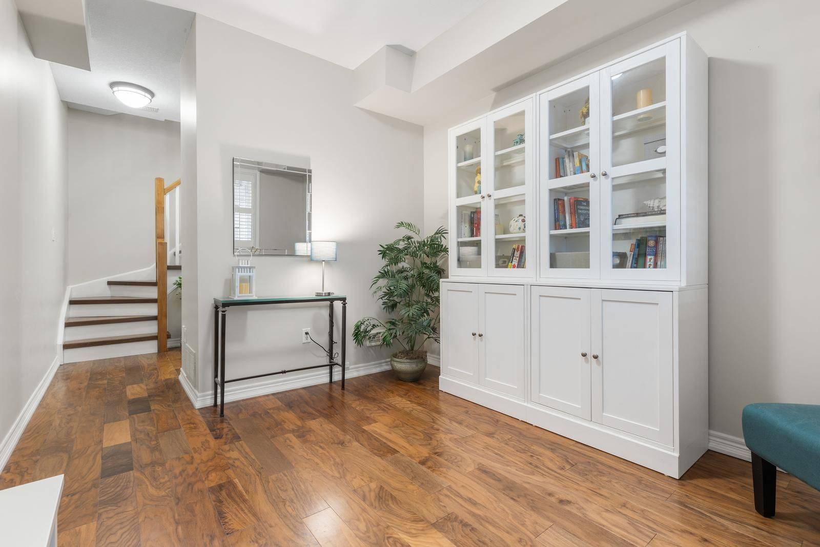 Hamilton, ON L8H 6W4,337 Beach BLVD #37