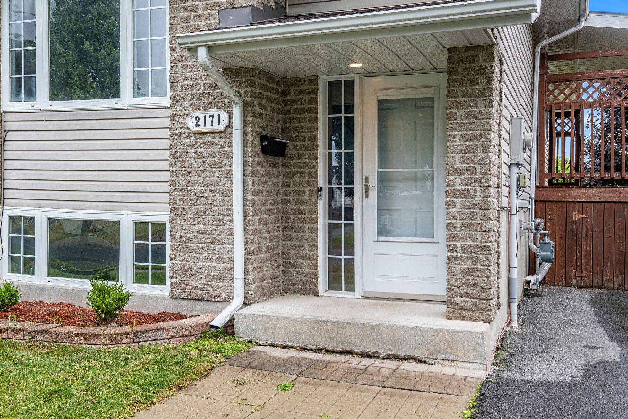 Cornwall, ON K6H 7N2,2171 Glen Brook DR