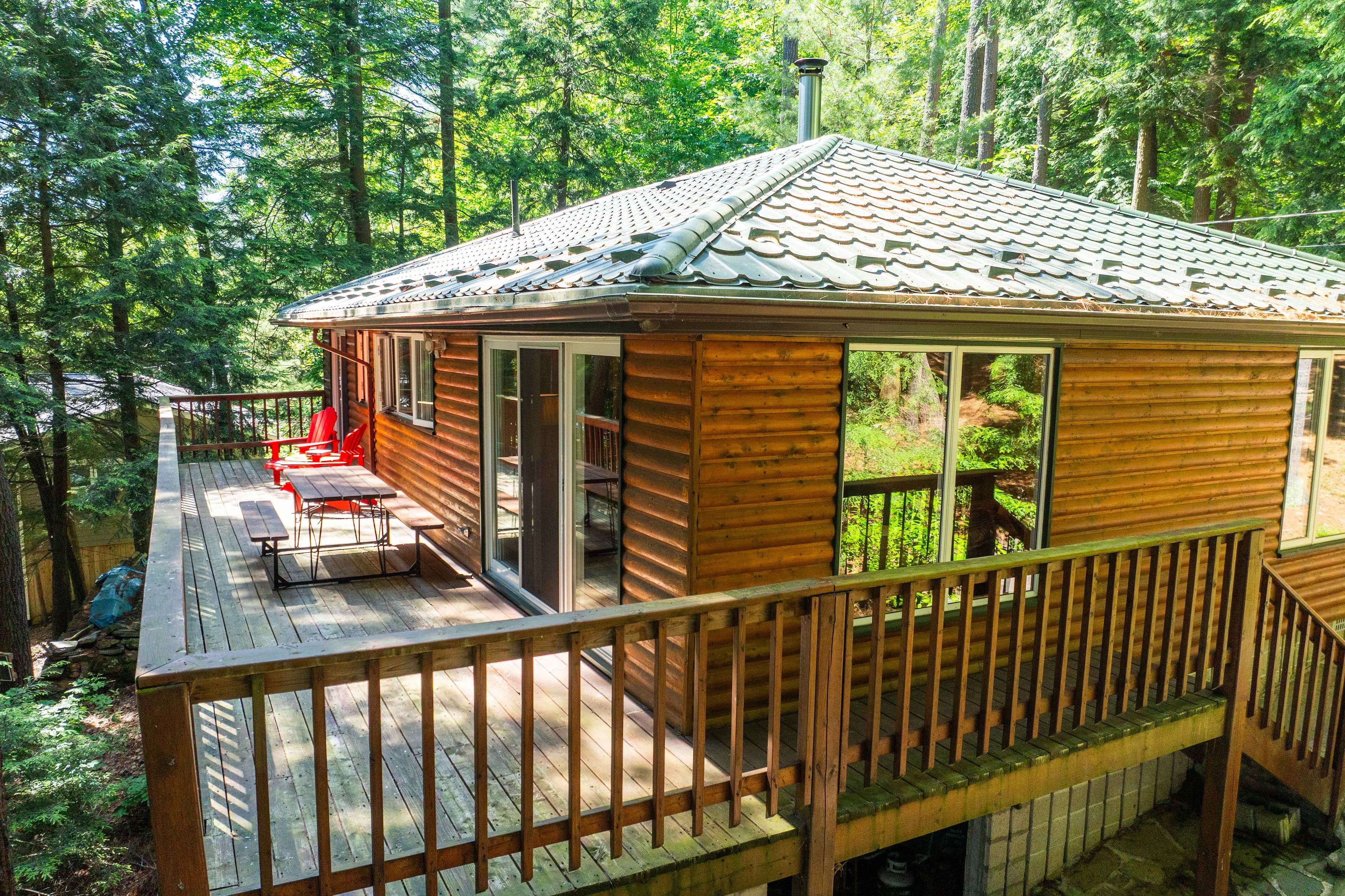 Muskoka Lakes, ON P0C 1A0,1551 Moon River RD