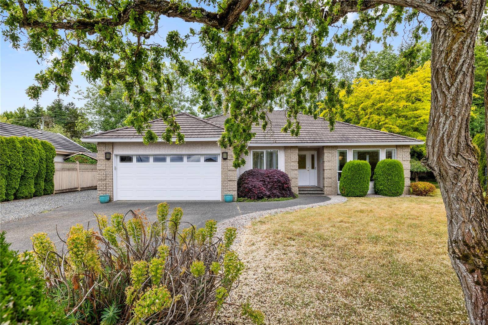 Qualicum Beach, BC V9K 2P9,784 Chartwest Crt