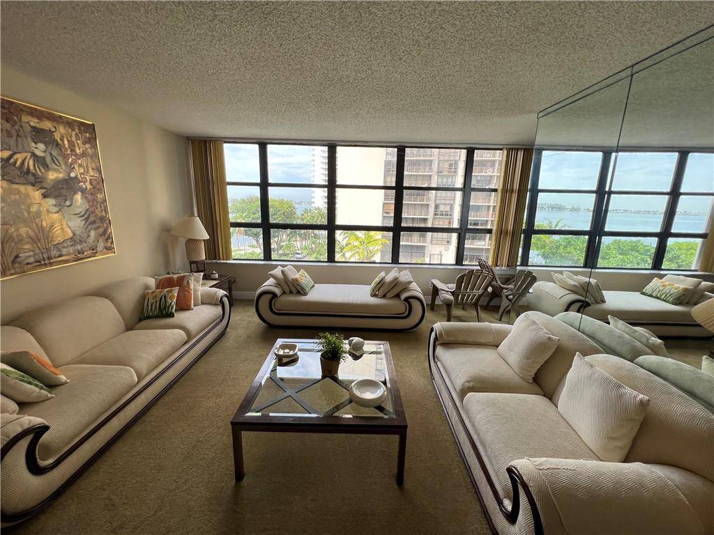 Miami, FL 33131,1440 Brickell Bay Dr #606