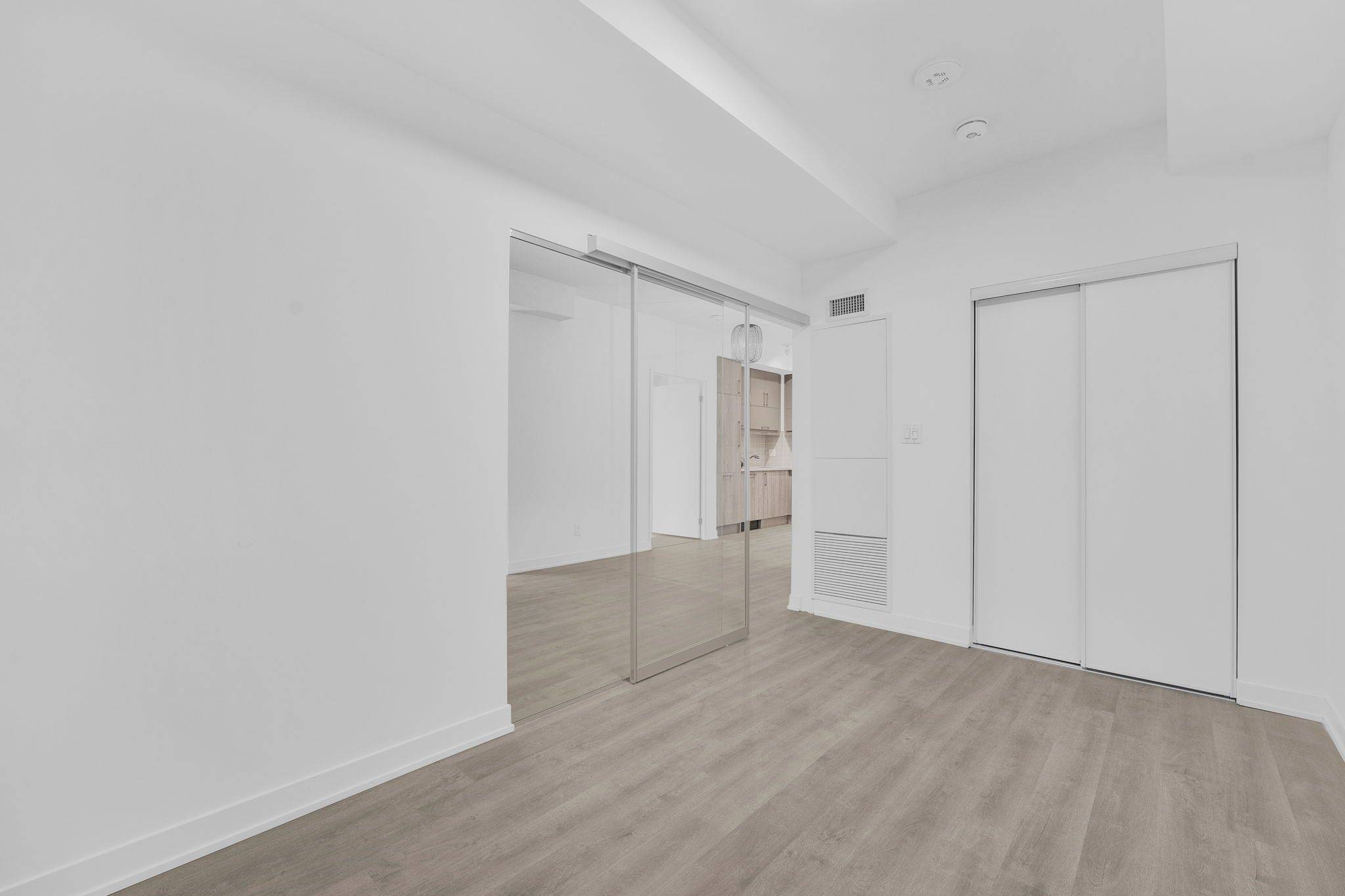 Markham, ON L6G 0H5,8119 Birchmount RD #738