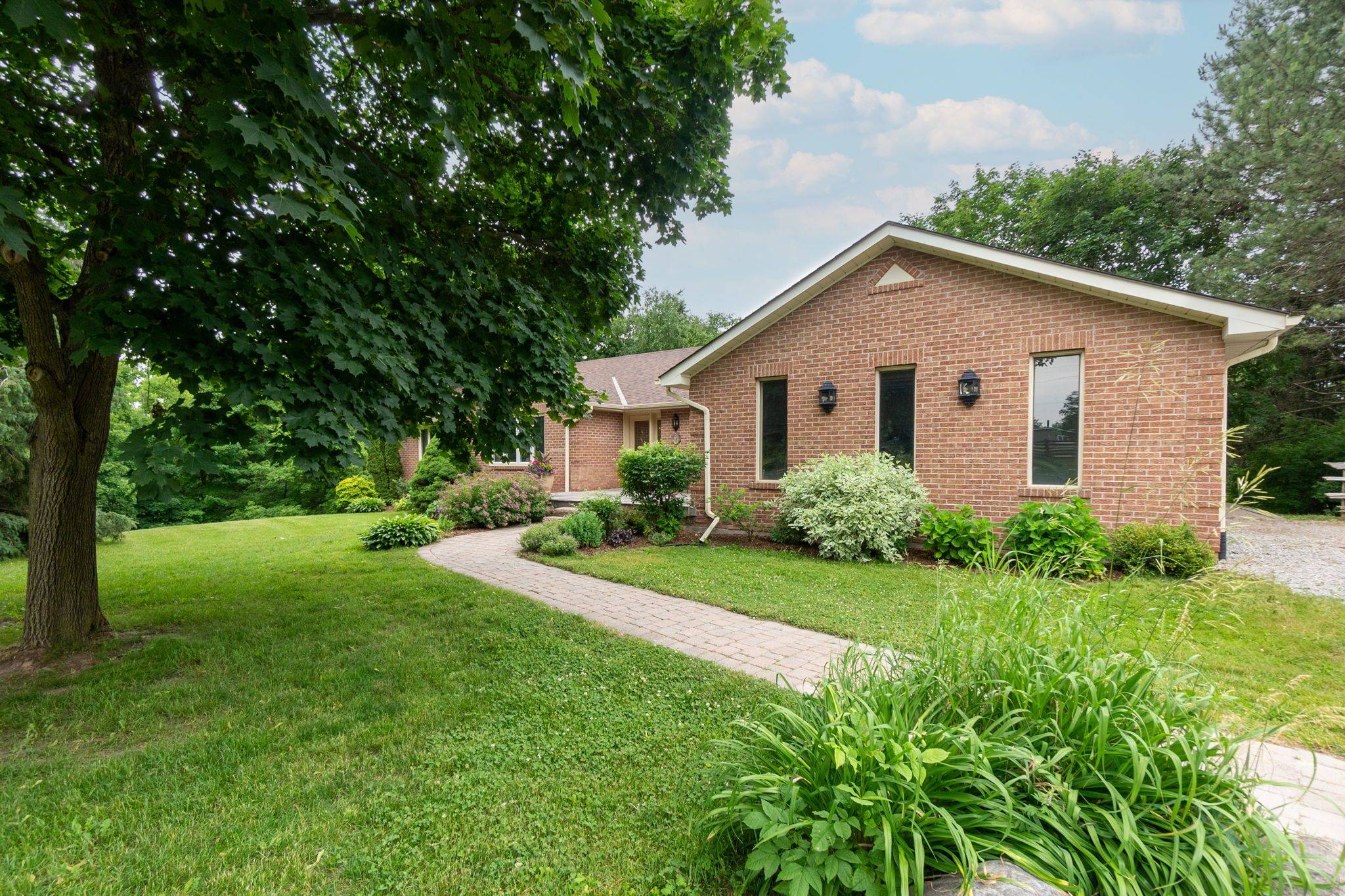 Caledon, ON L7E 3R9,10989 Halls Lake Side Road