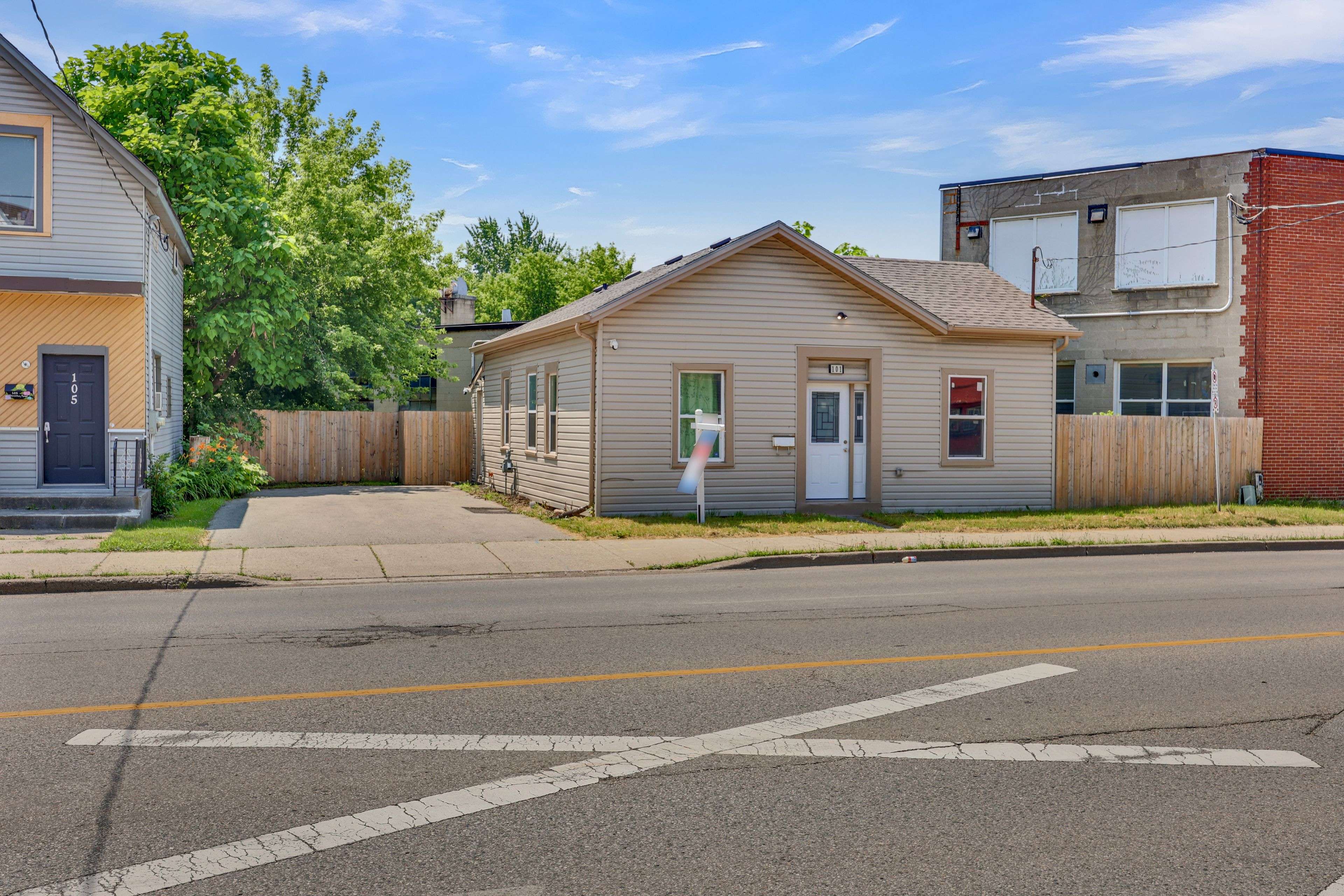 London East, ON N6B 1N2,101 Hamilton RD
