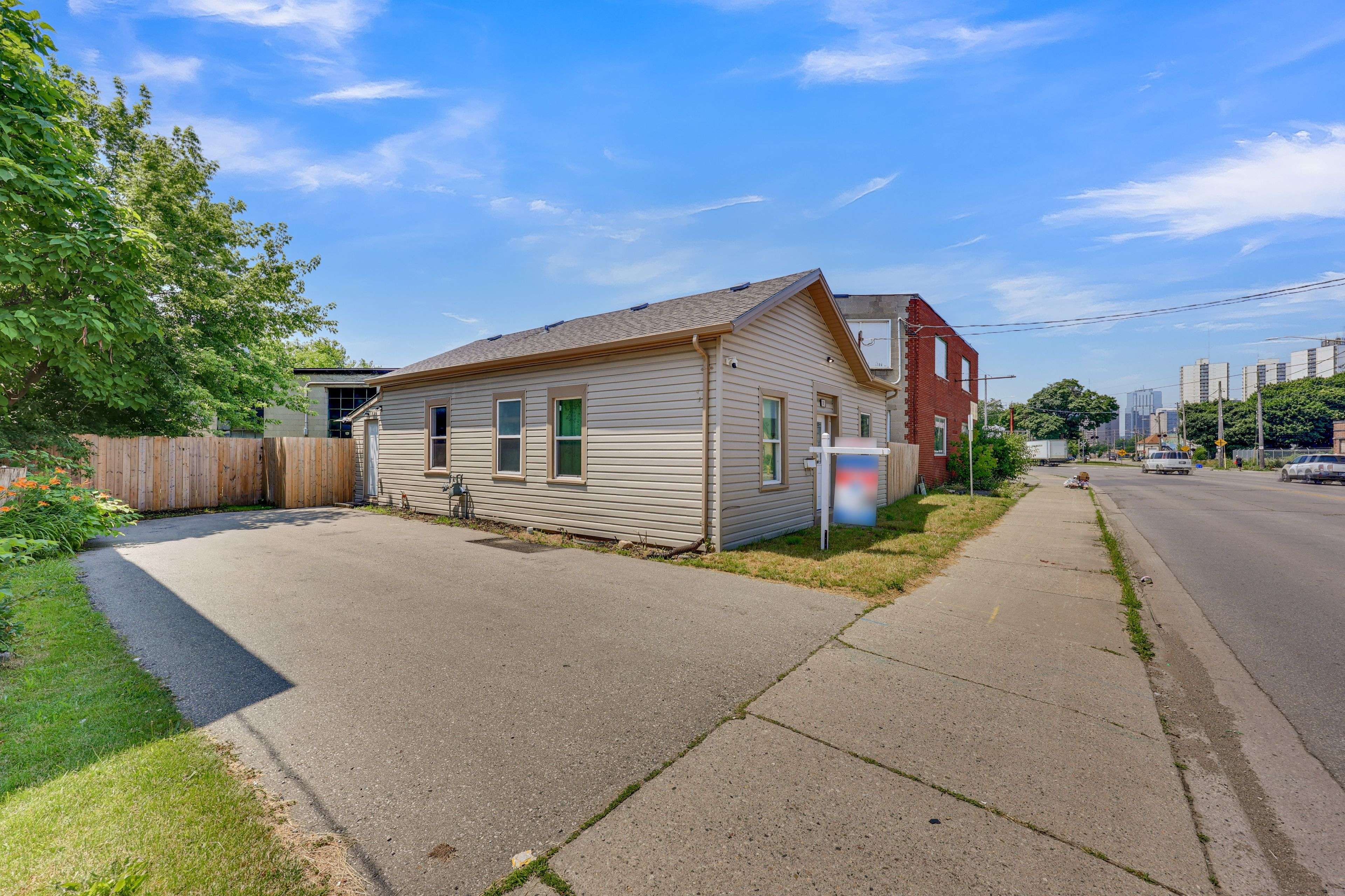 London East, ON N6B 1N2,101 Hamilton RD