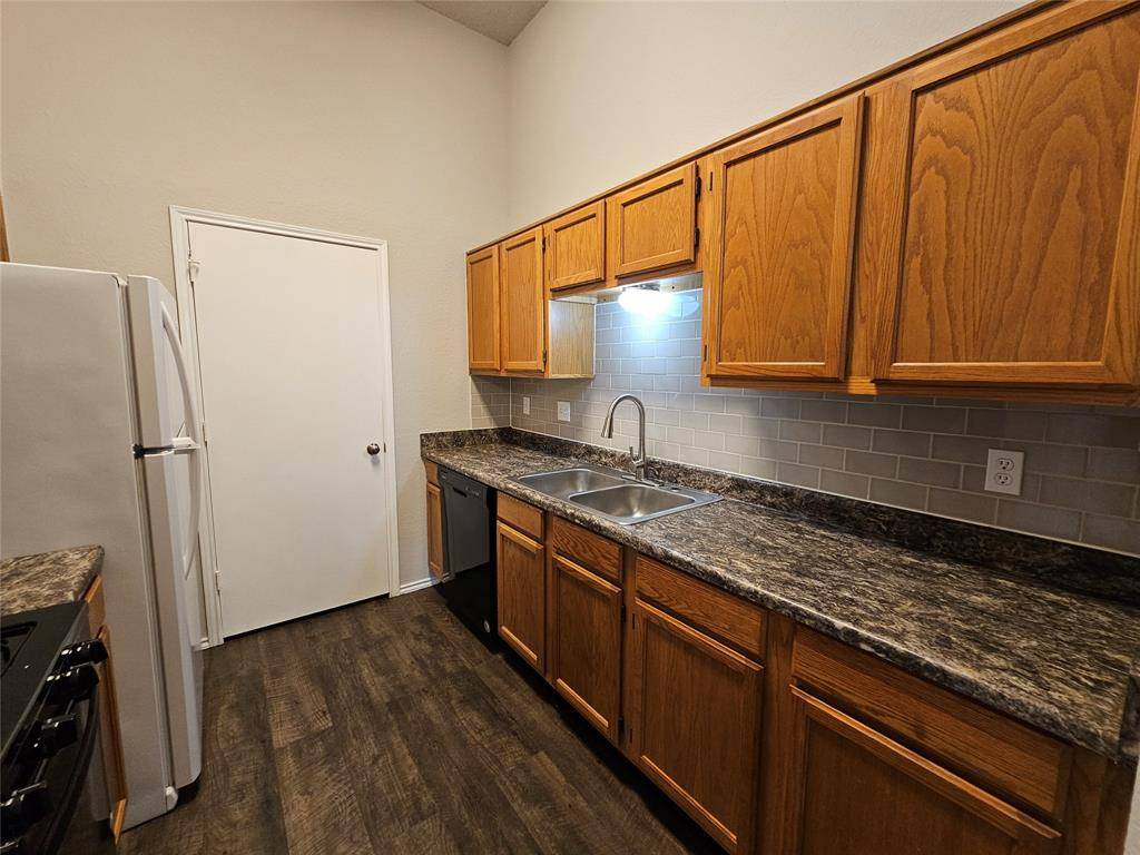 Desoto, TX 75115,452 Chestnut Lane