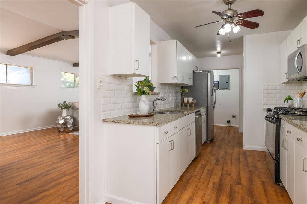 Hurst, TX 76053,817 Edgehill Drive