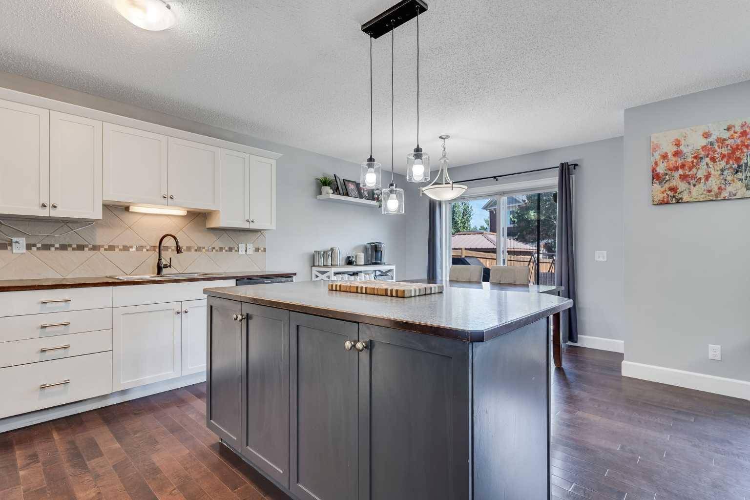 Airdrie, AB T4B 0N5,1324 Windstone RD SW