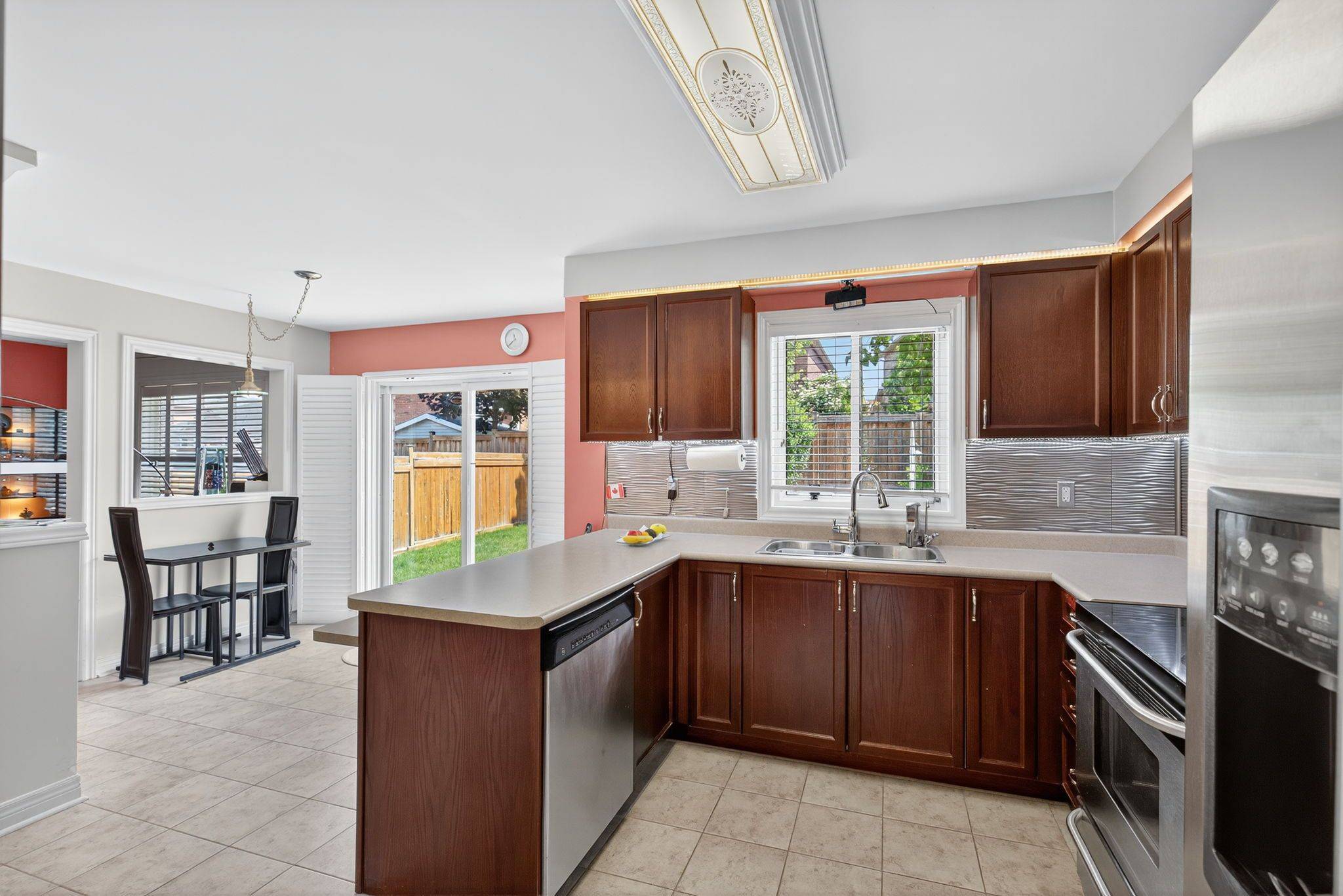 Barrie, ON L4N 0T1,38 Prince Of Wales DR