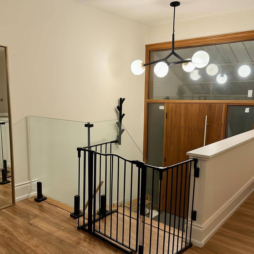 Oakville, ON L6L 4X4,568 Weir AVE