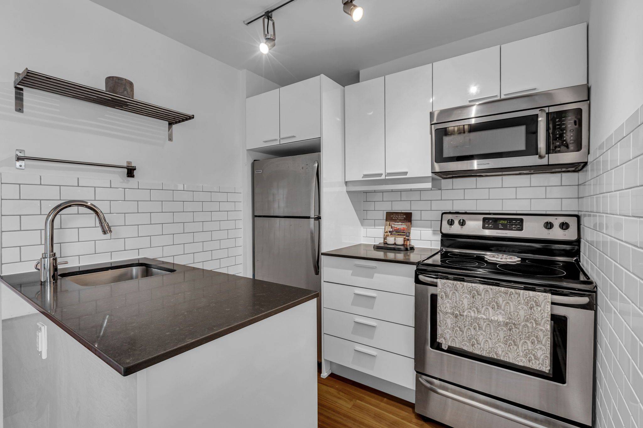 Ottawa Centre, ON K2P 0R4,354 GLADSTONE AVE #415