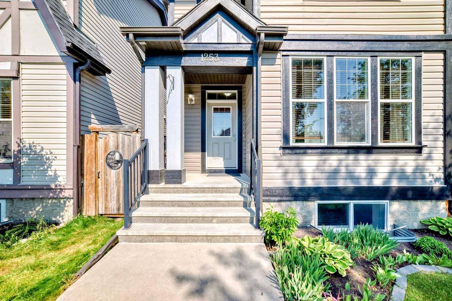 Calgary, AB T2Z 0W3,1253 New Brighton DR SE