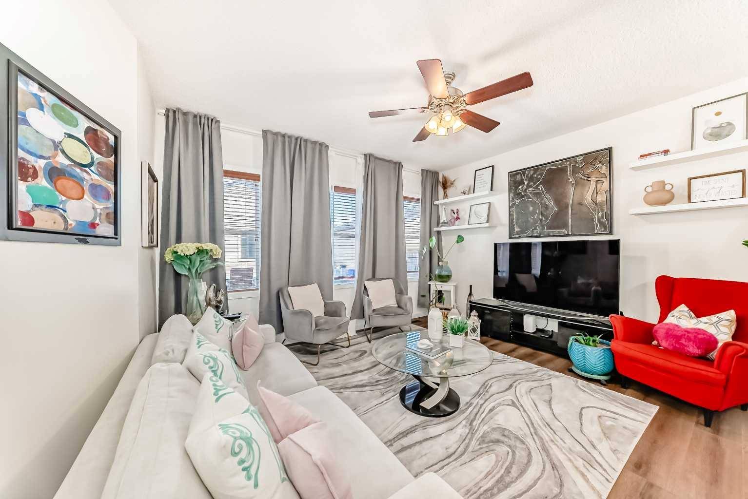 Calgary, AB T2Z 0W3,1253 New Brighton DR SE
