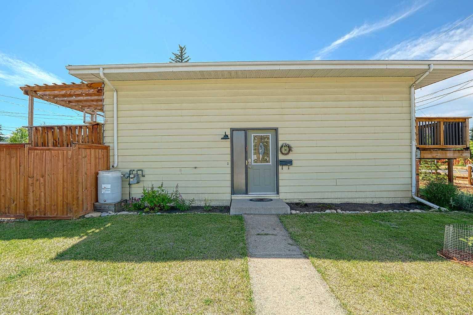 Calgary, AB T3B 1T6,6505 36 AVE NW #1