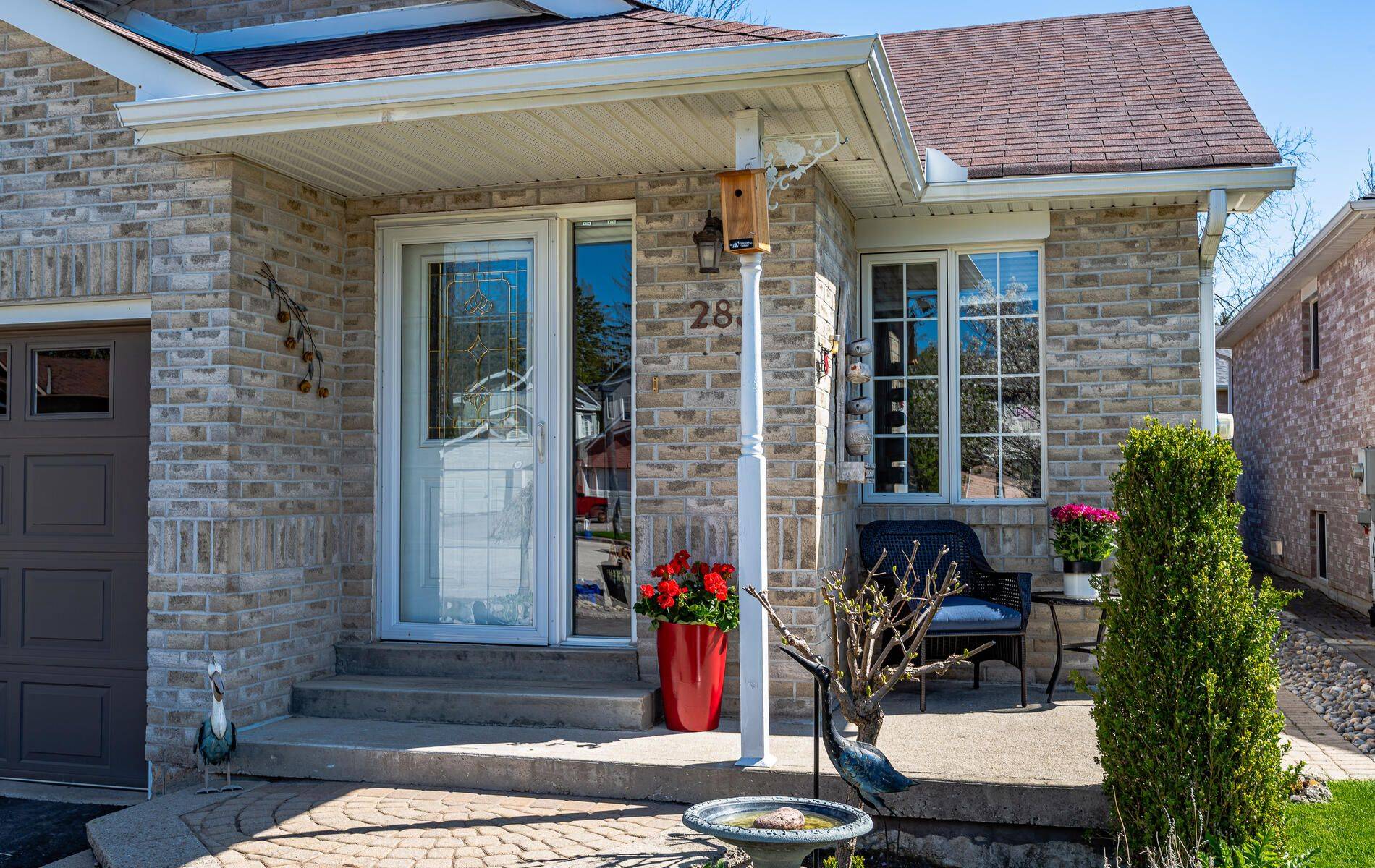 Newmarket, ON L3Y 8P9,283 Sheridan CT