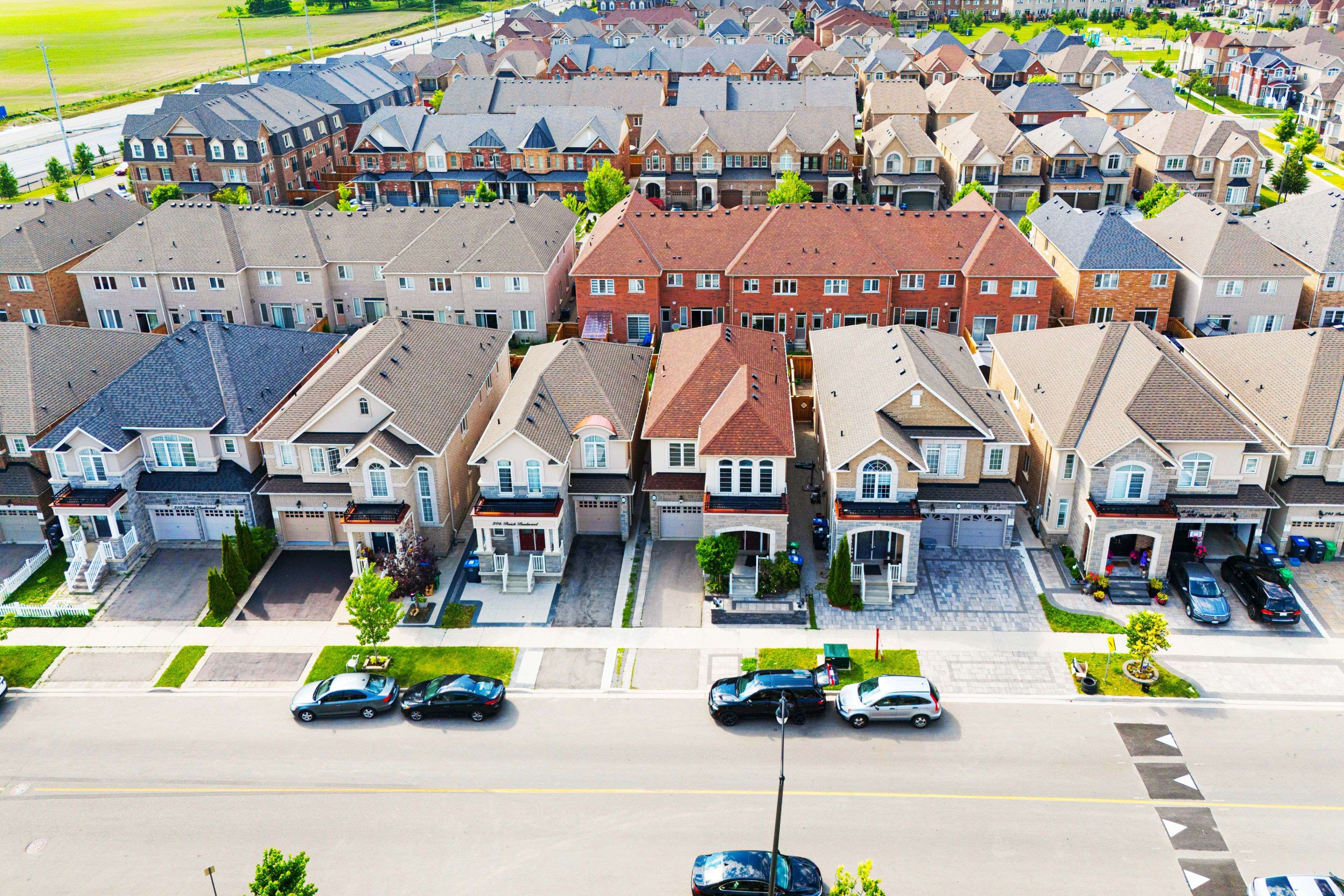 Brampton, ON L7A 4L8,304 Buick BLVD