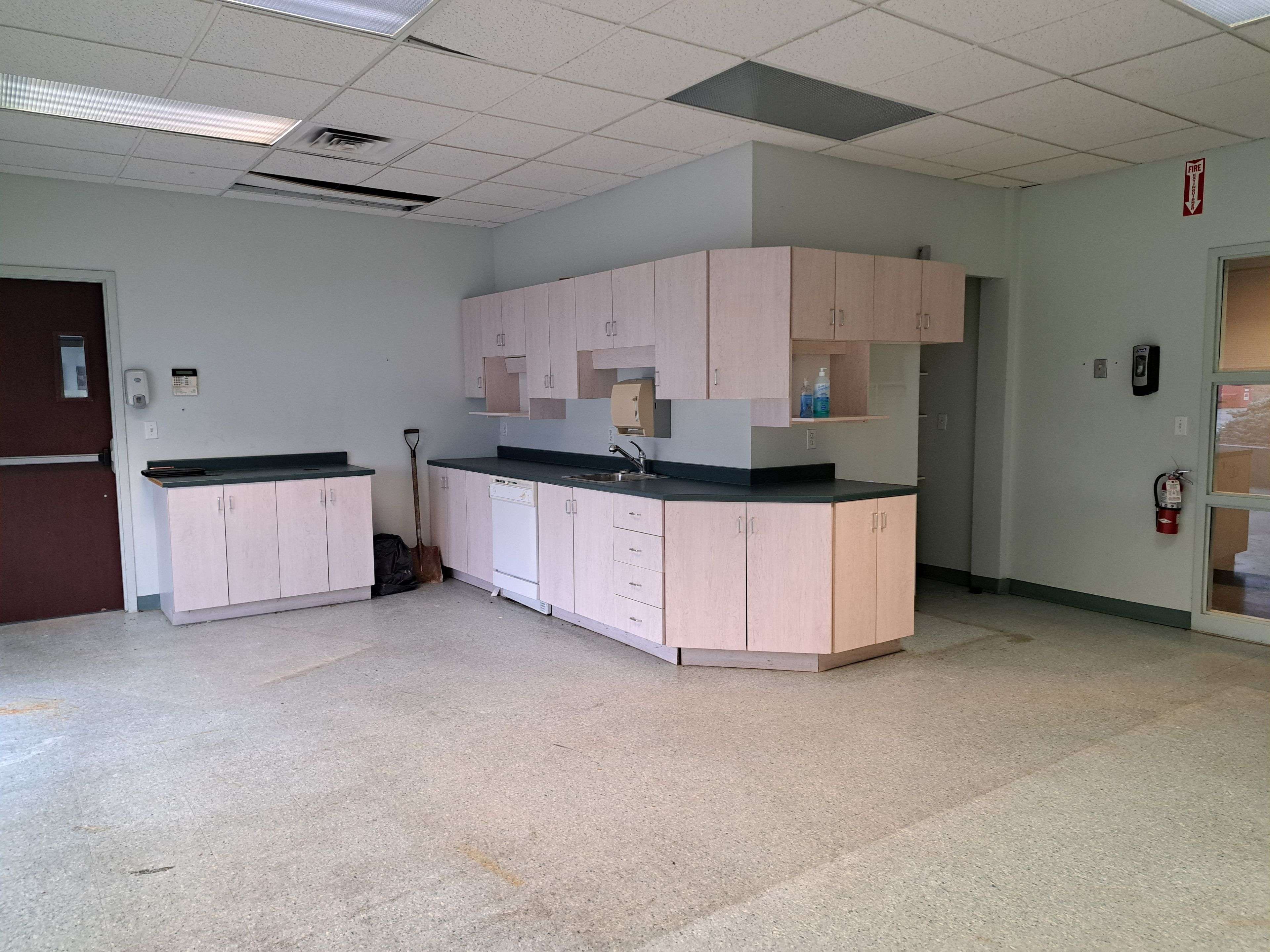 Brockville, ON K6V 3H2,2479 PARKEDALE AVE #2