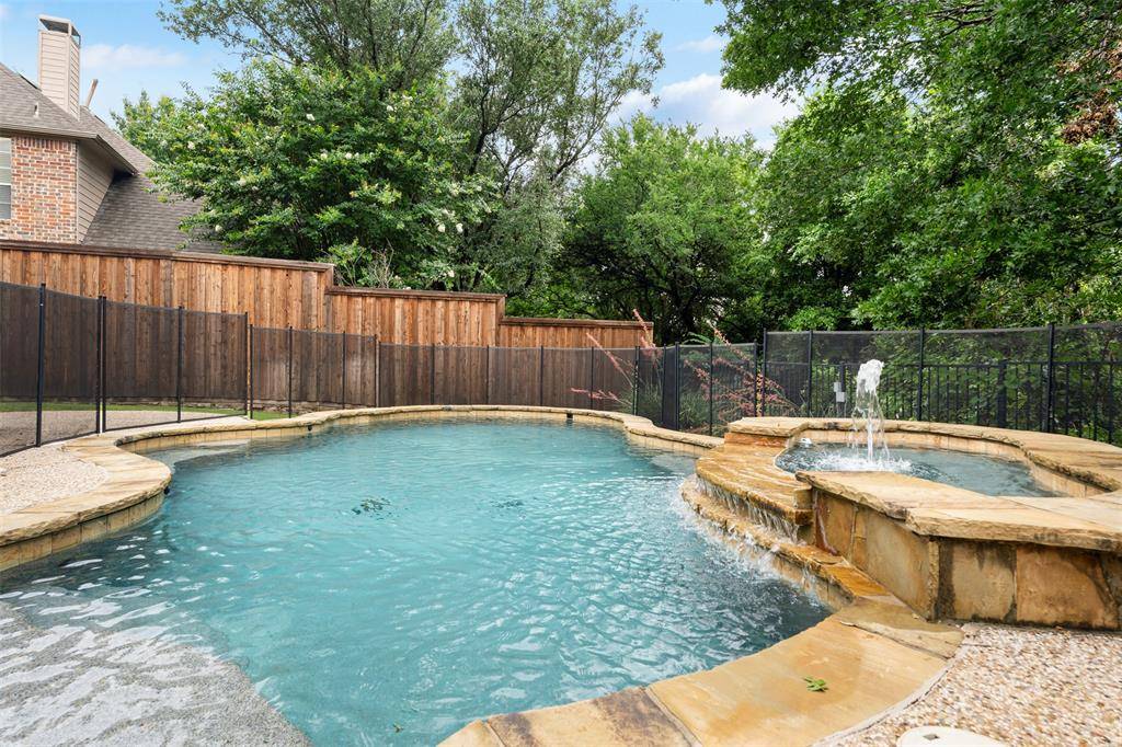 Plano, TX 75025,8016 Greensboro Drive