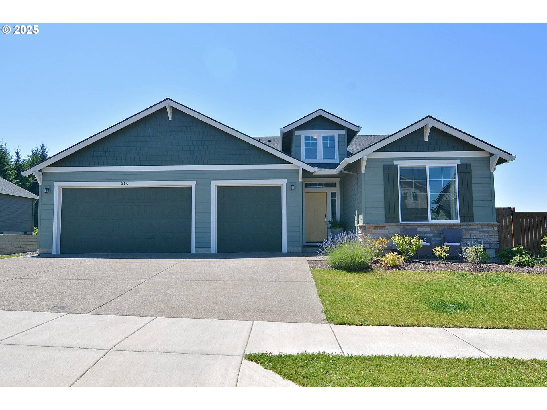 Mt Angel, OR 97362,910 Marie ST