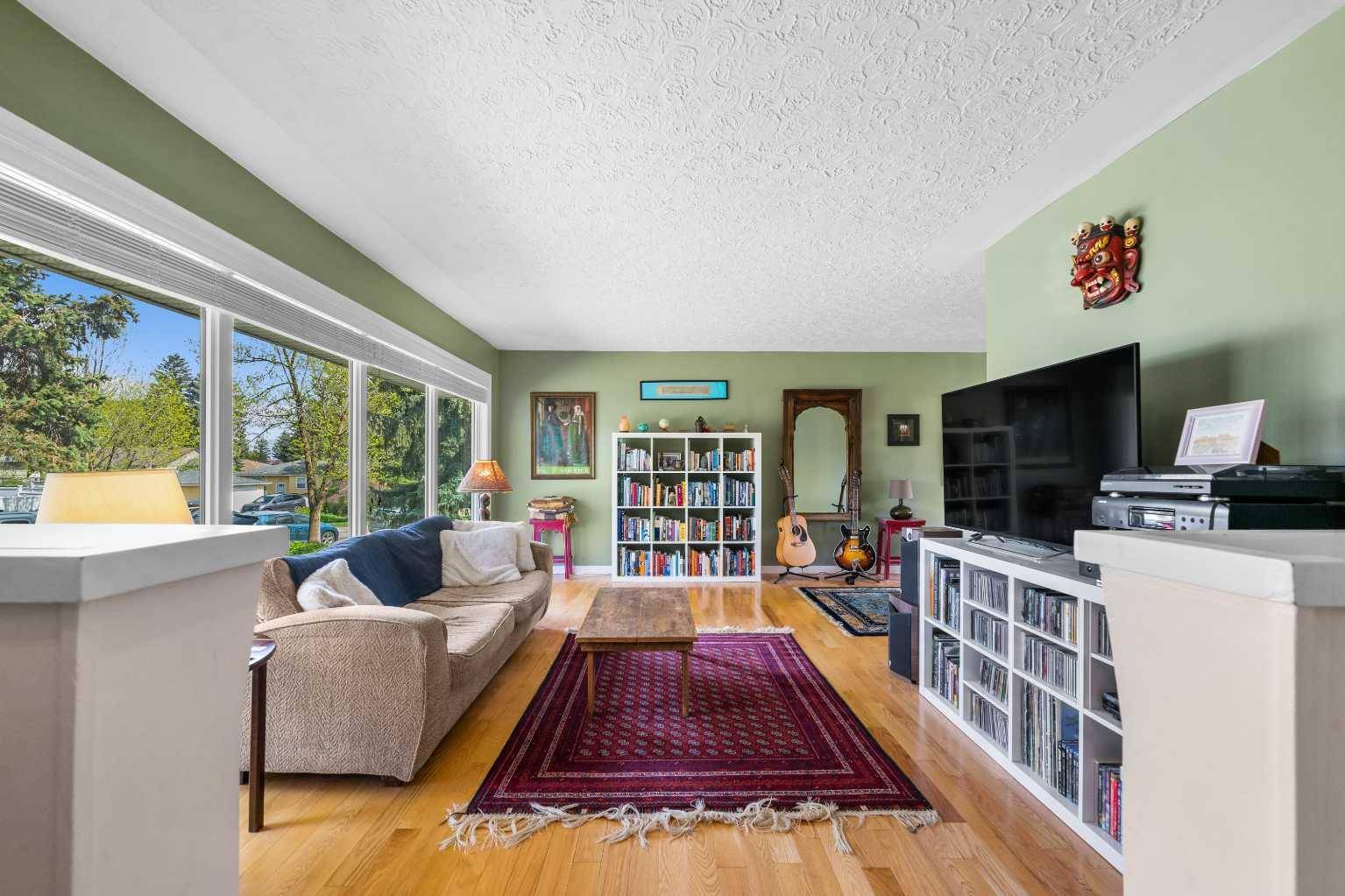 Calgary, AB T2K 2X4,315 Simons RD NW