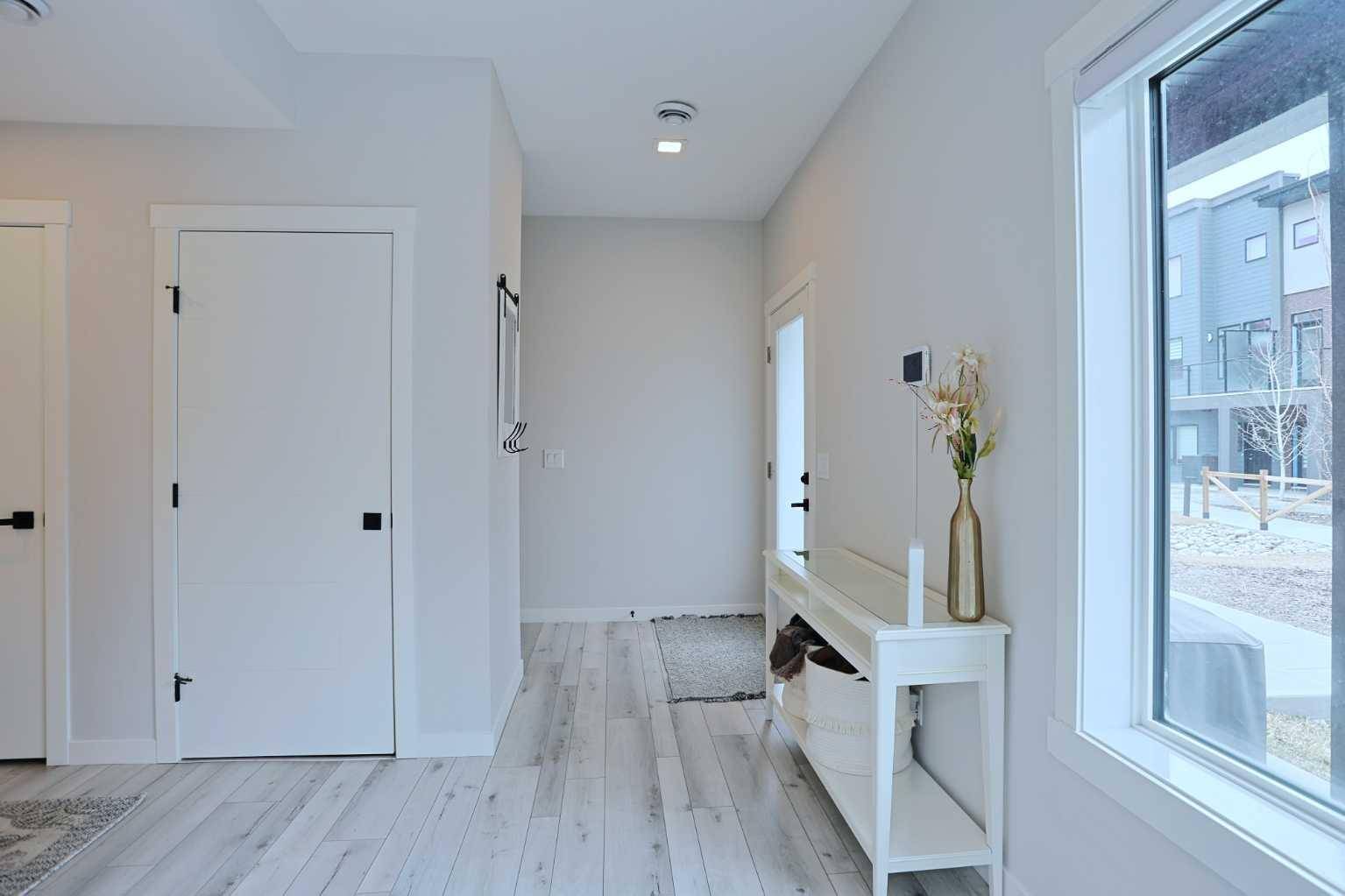 Calgary, AB T3B 6J3,255 Greenbriar Common NW