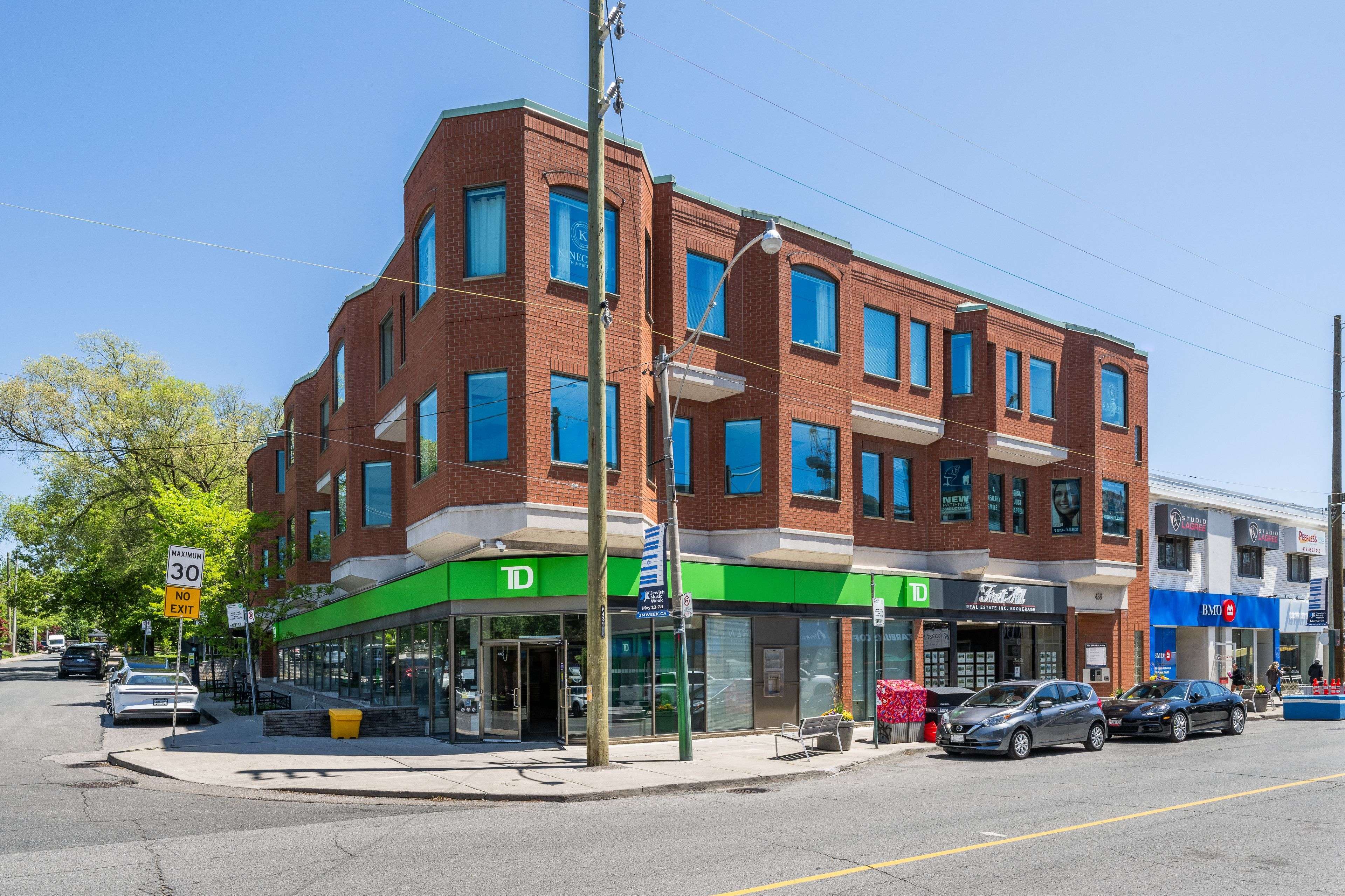 Toronto C03, ON M5P 3M6,439 Spadina RD #303