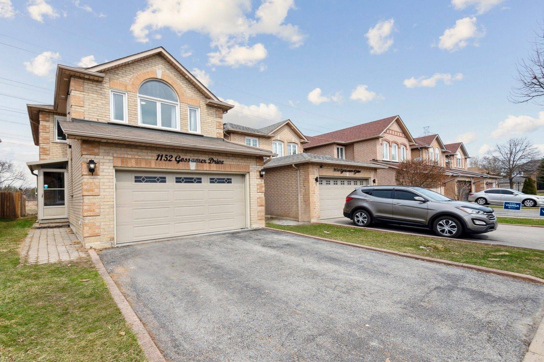 Pickering, ON L1X 2T8,1152 Gossamer DR