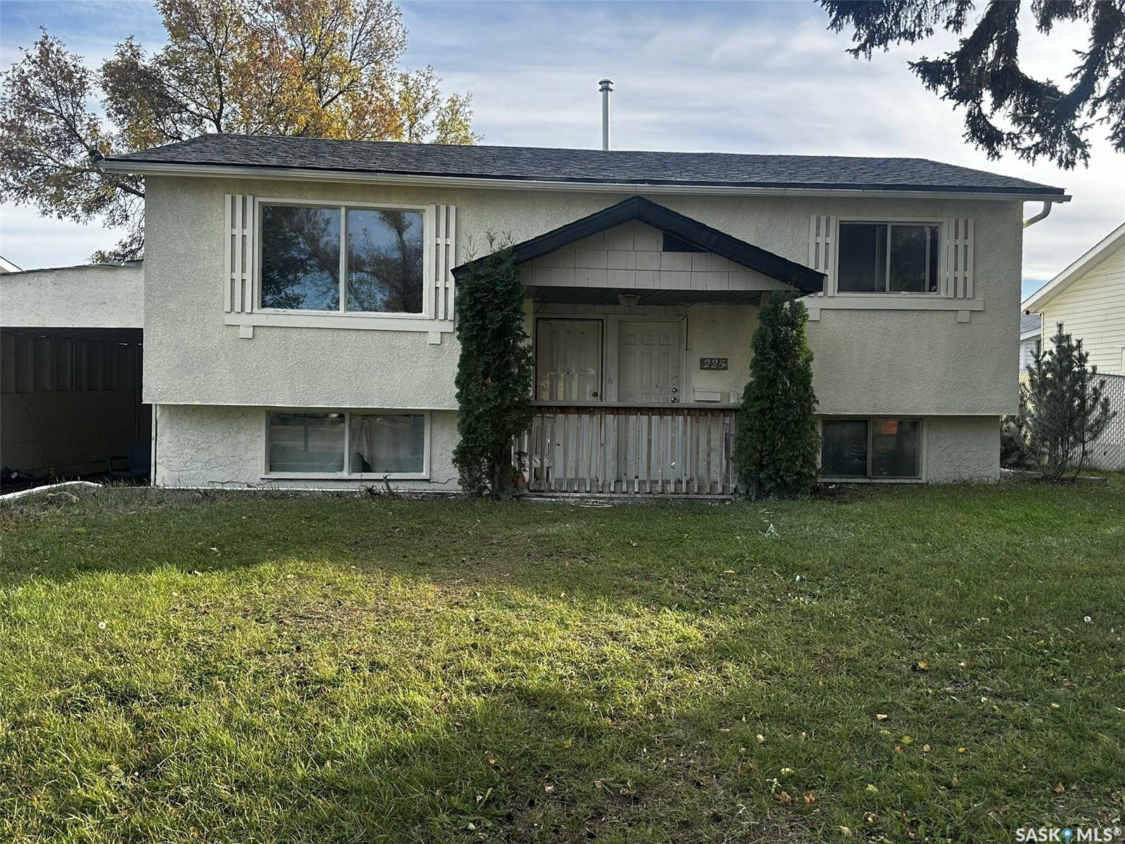 Saskatoon, SK S7L 4X1,225 Mowat CRESCENT