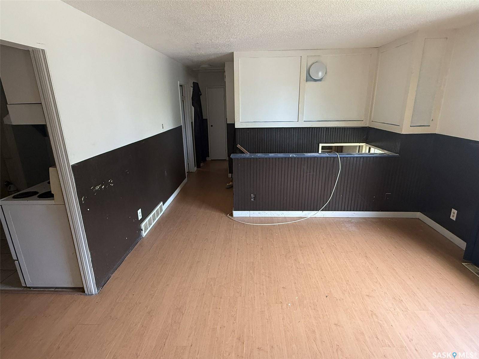 Saskatoon, SK S7L 4X1,225 Mowat CRESCENT