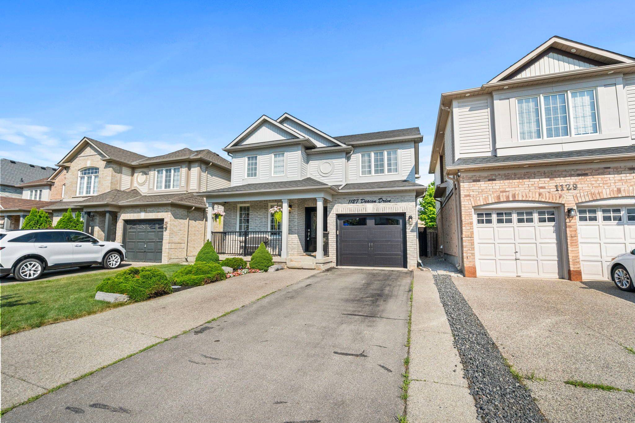 Milton, ON L9T 5T1,1127 Deacon DR