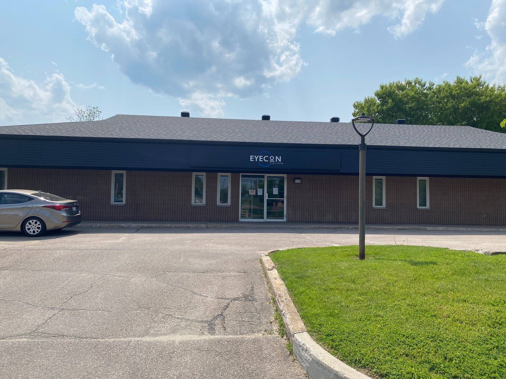 Pembroke, ON K8A 8E1,100 Victoria ST