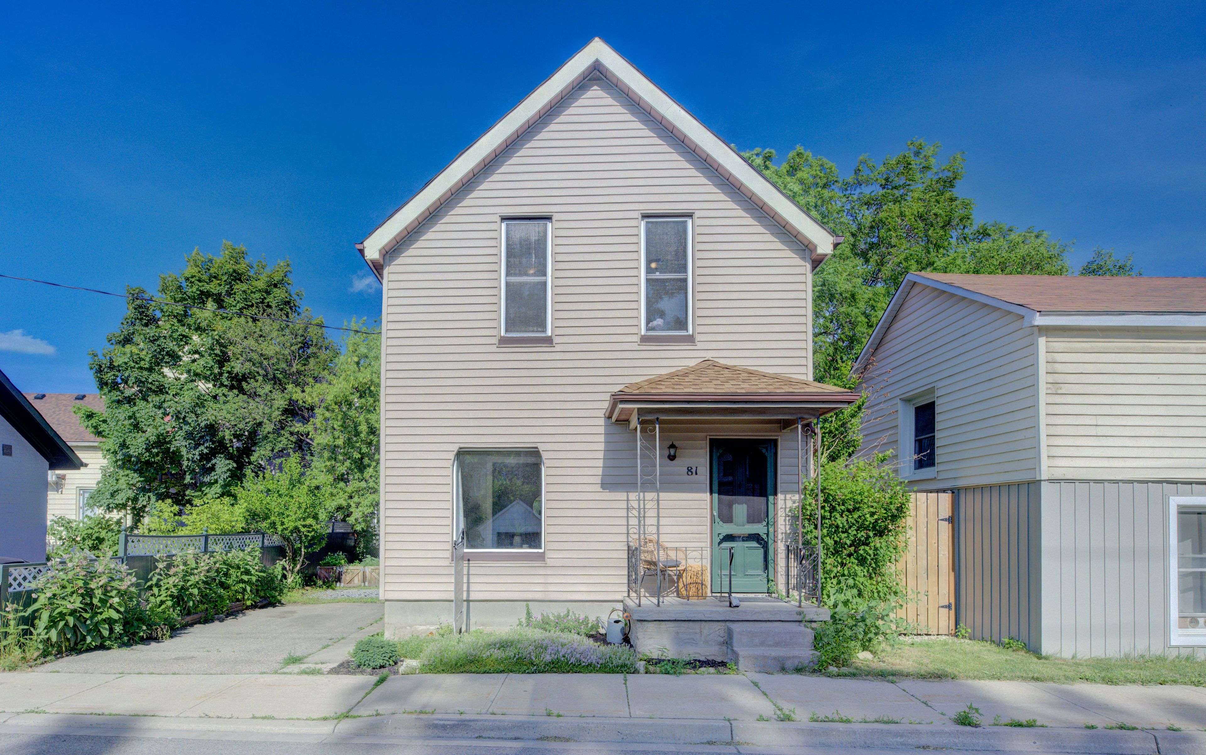 Cambridge, ON N1S 2N1,81 George ST N