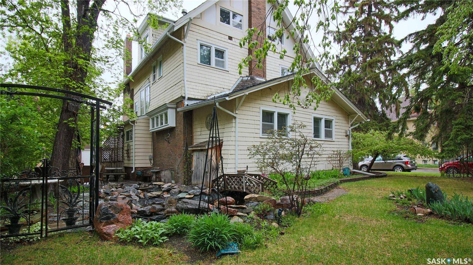 Regina, SK S4P 1A3,2301 15th AVENUE