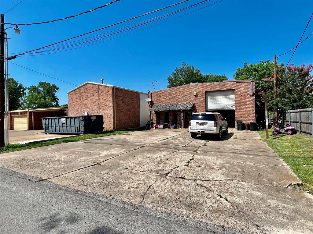 Forney, TX 75126,118 W Main Street