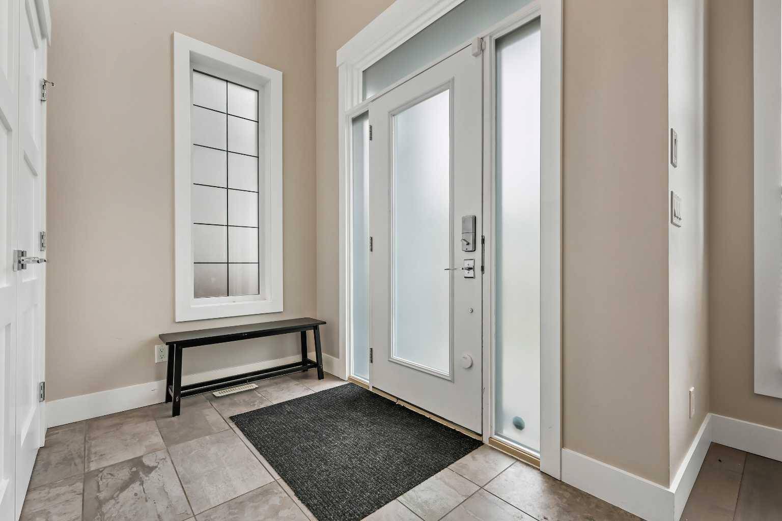 Calgary, AB T2T 1Z1,1823 33 AVE SW