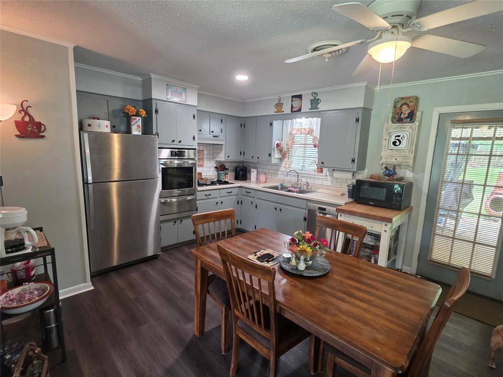 Vivian, LA 71082,512 W Nevada Avenue