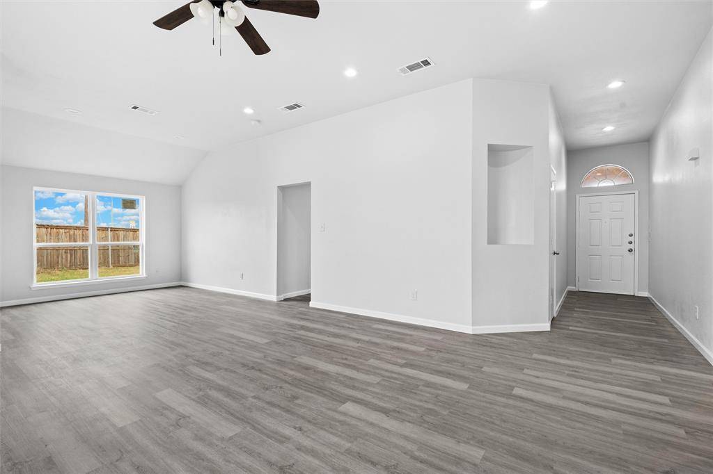 Arlington, TX 76002,619 White Swan Drive