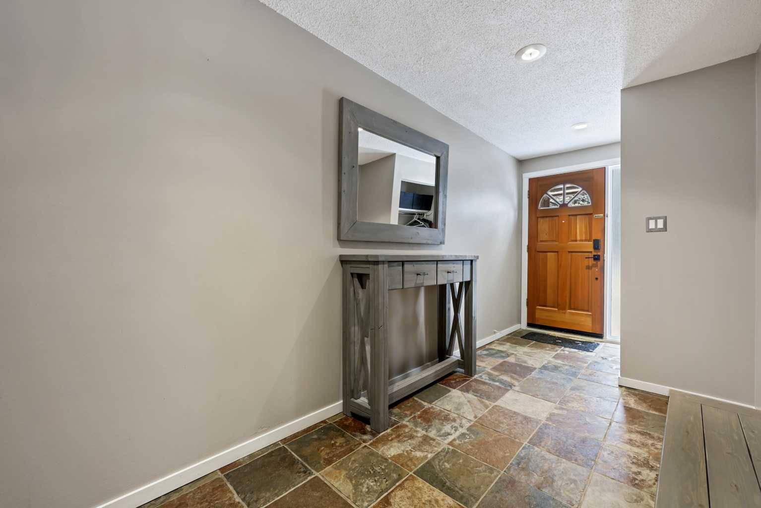 Calgary, AB T3E 5K8,3130 66 AVE SW #610