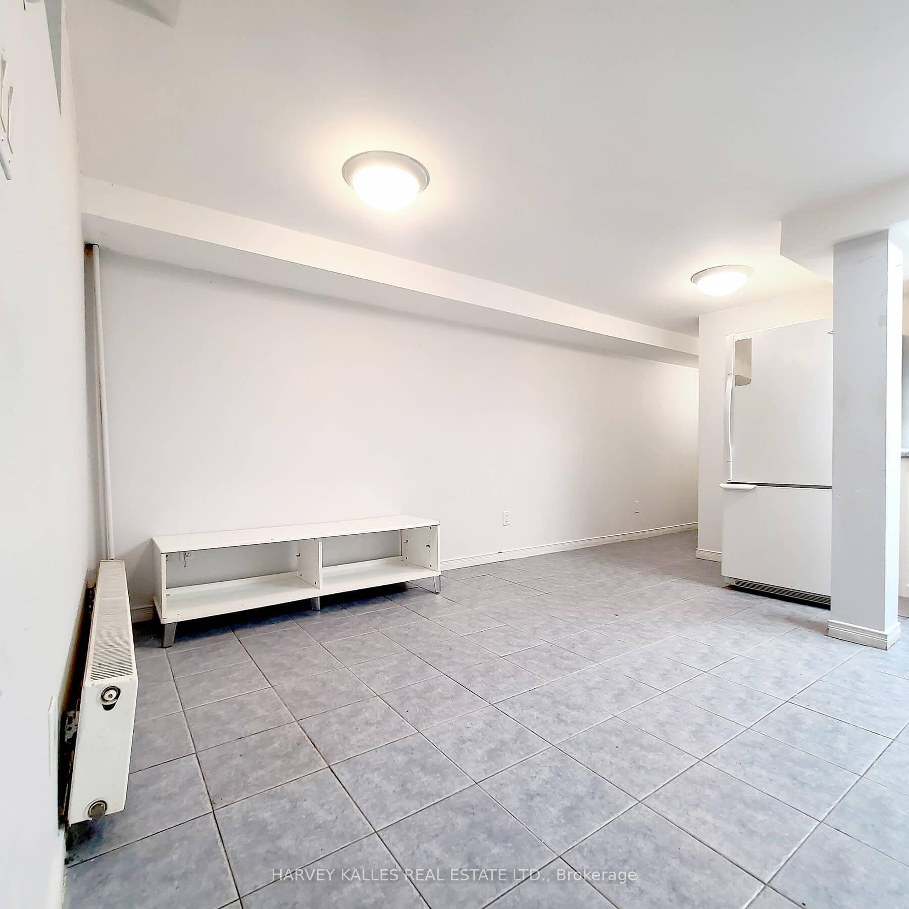 Toronto C02, ON M4V 1E8,4 Poplar Plains CRES #B Rear