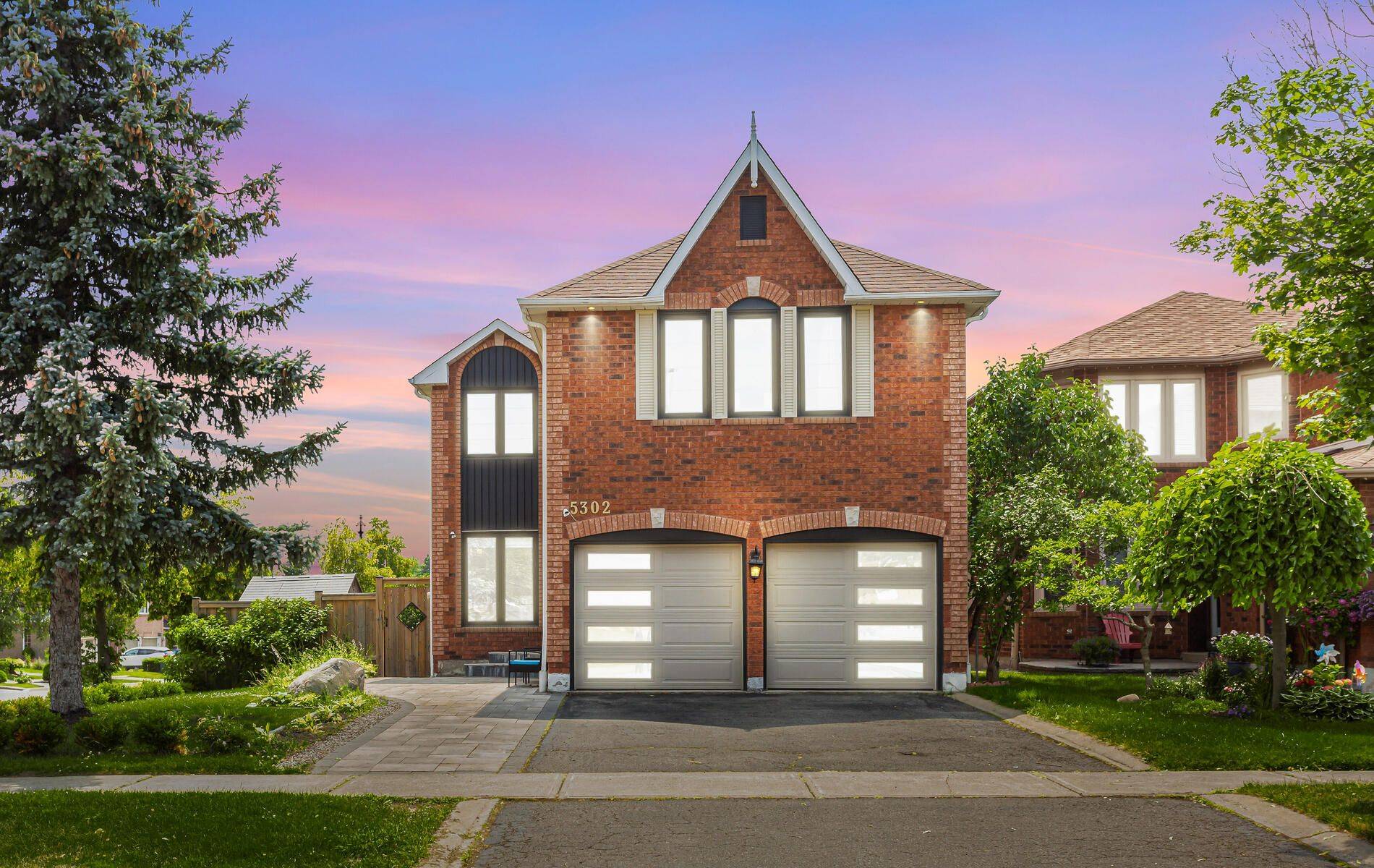 Mississauga, ON L5V 1P5,5302 Lismic BLVD