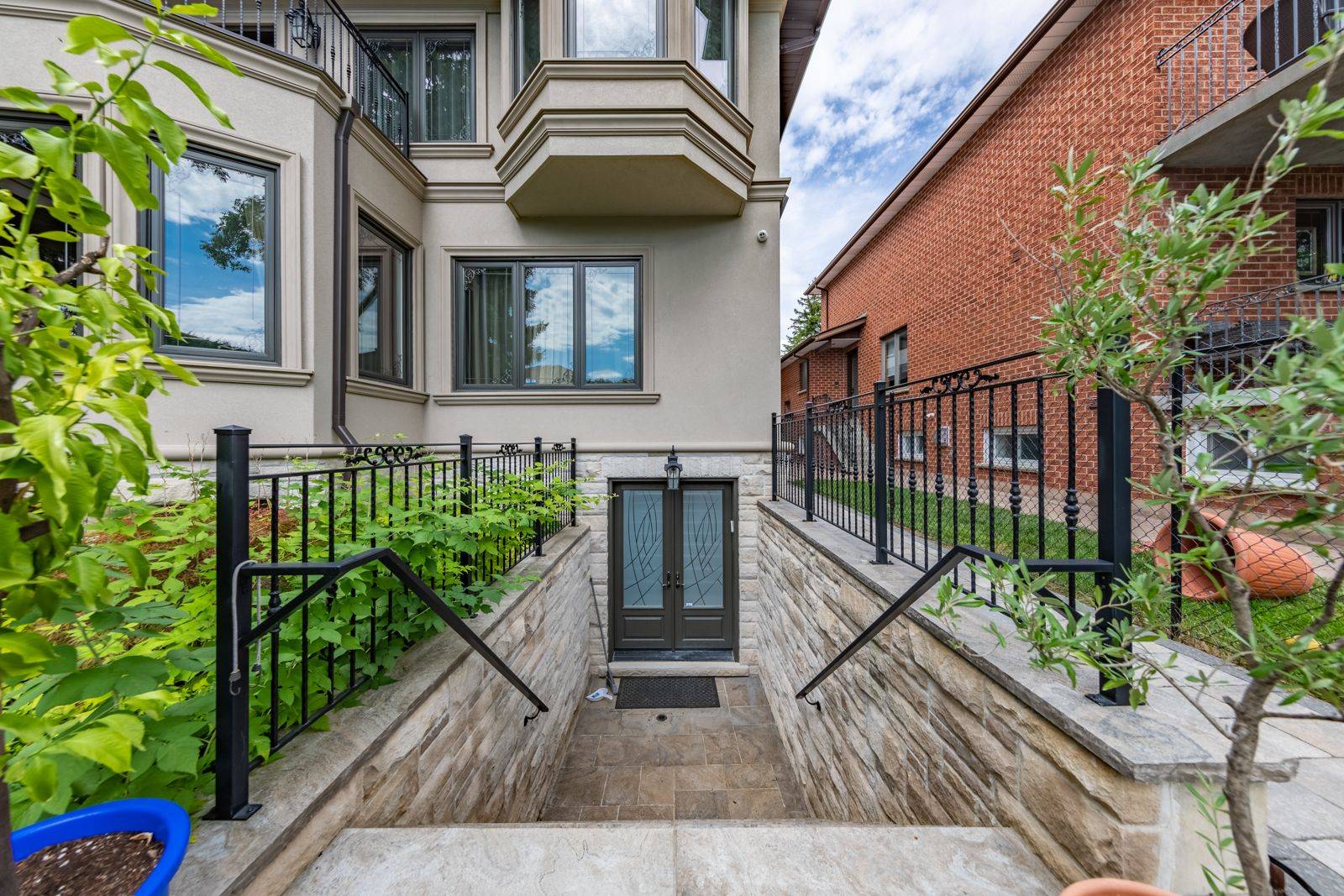 Richmond Hill, ON L4C 4L6,109 Oxford ST