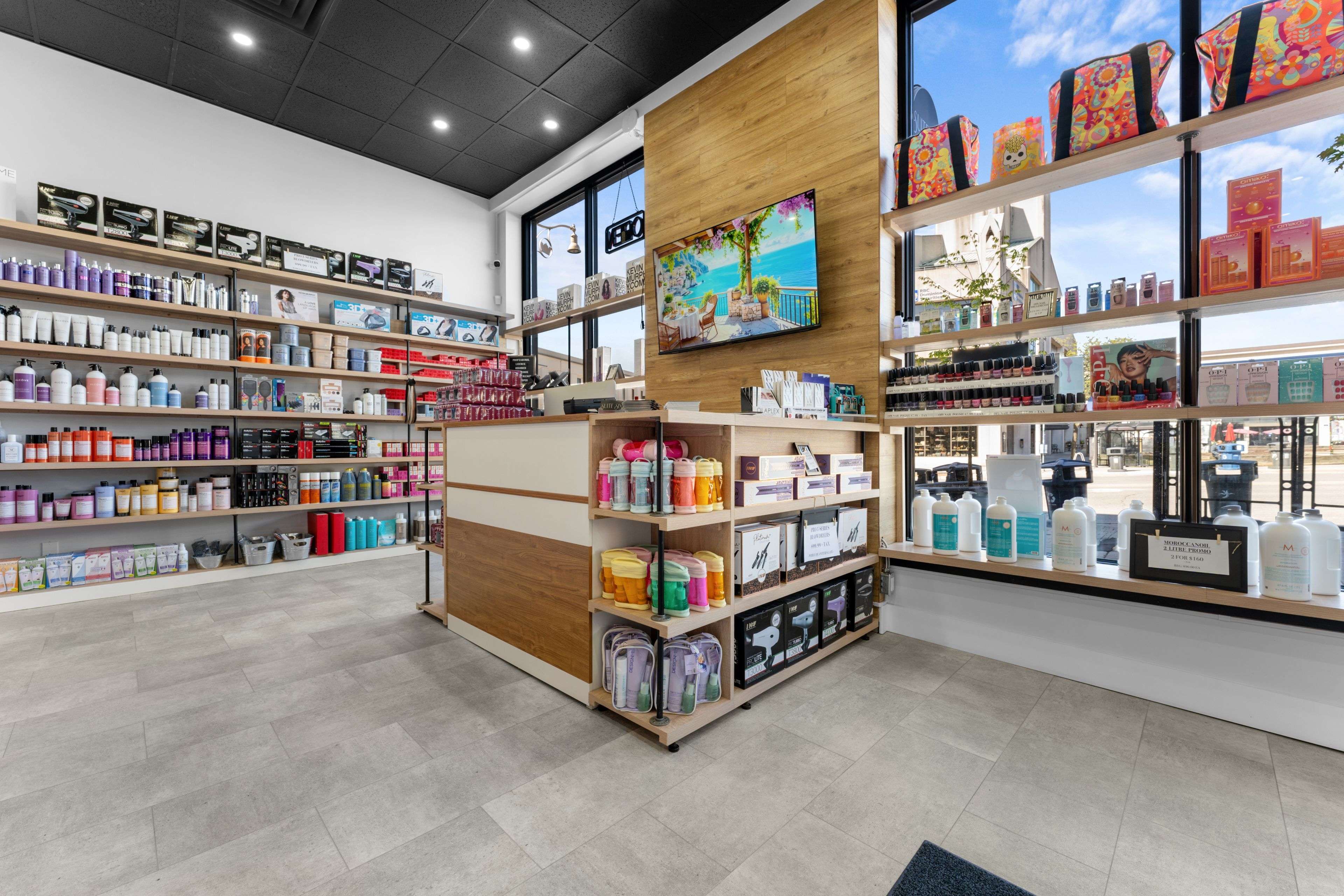 Guelph, ON N1H 4E4,45 Wyndham ST N #2