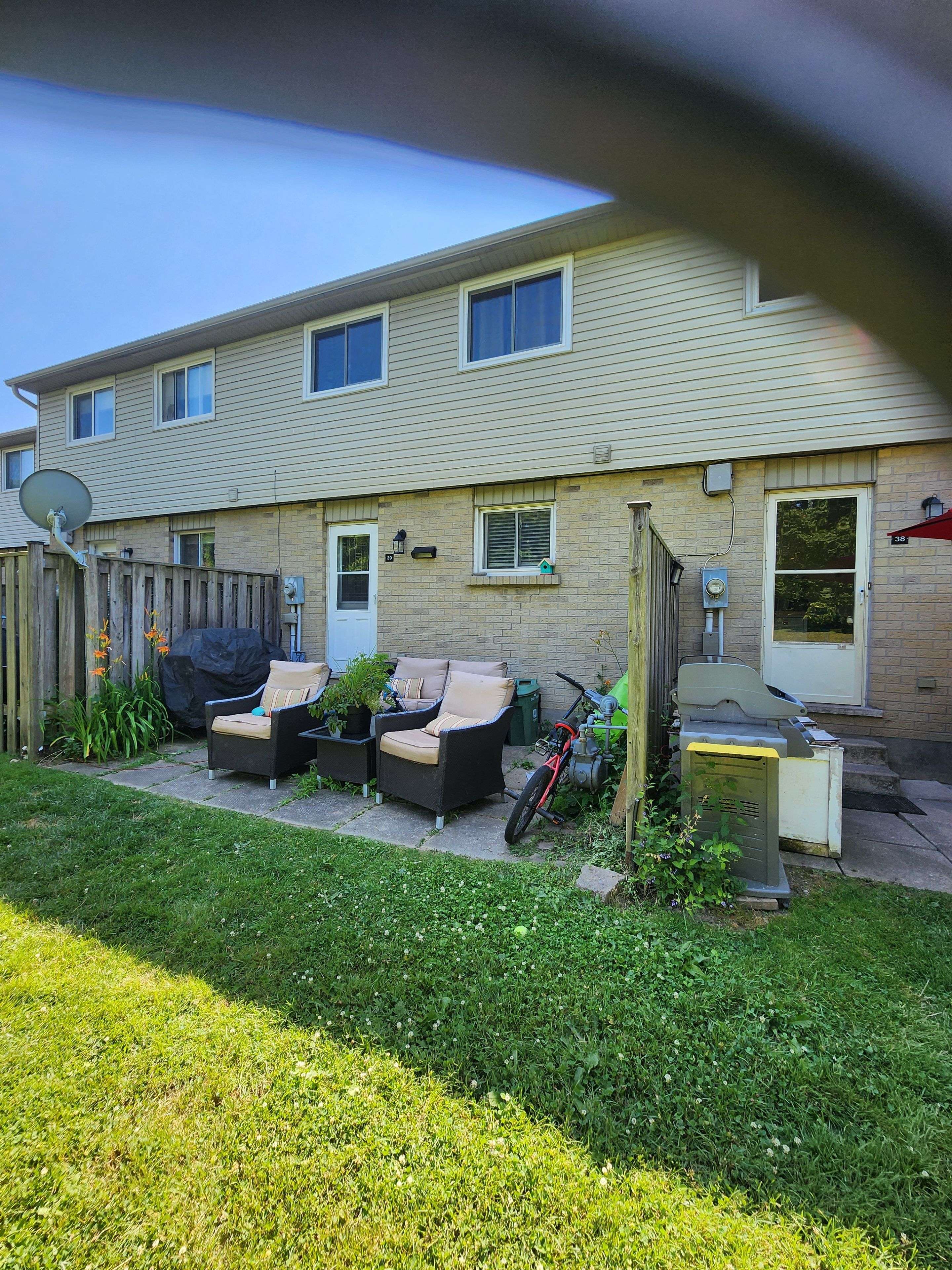 London South, ON N6C 5B9,475 Sandringham CRES #39